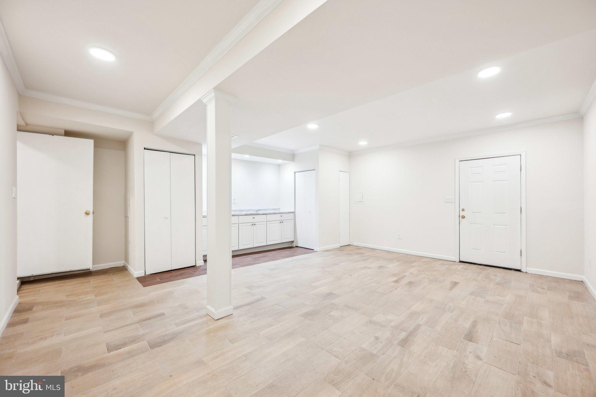 2827 ELLICOTT STREET NW