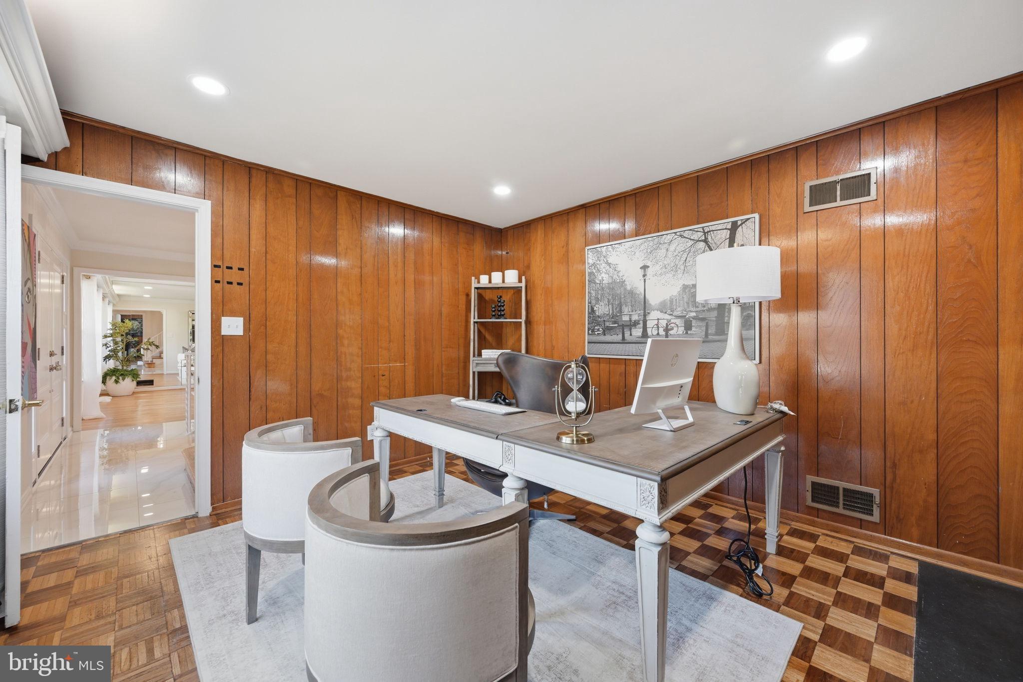 FOREST HILLS - Residential
