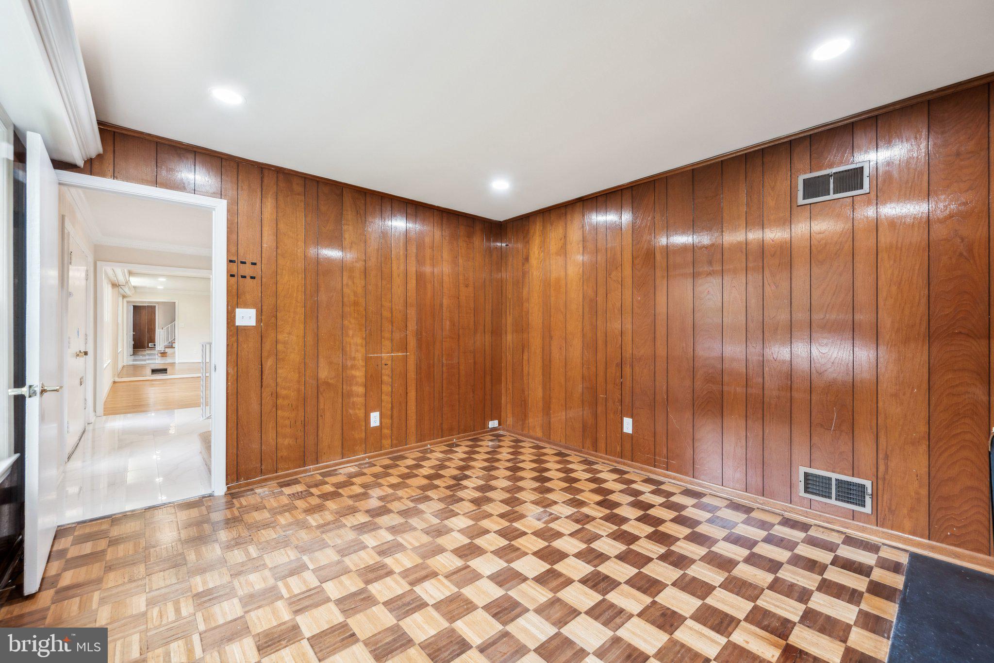 FOREST HILLS - Residential