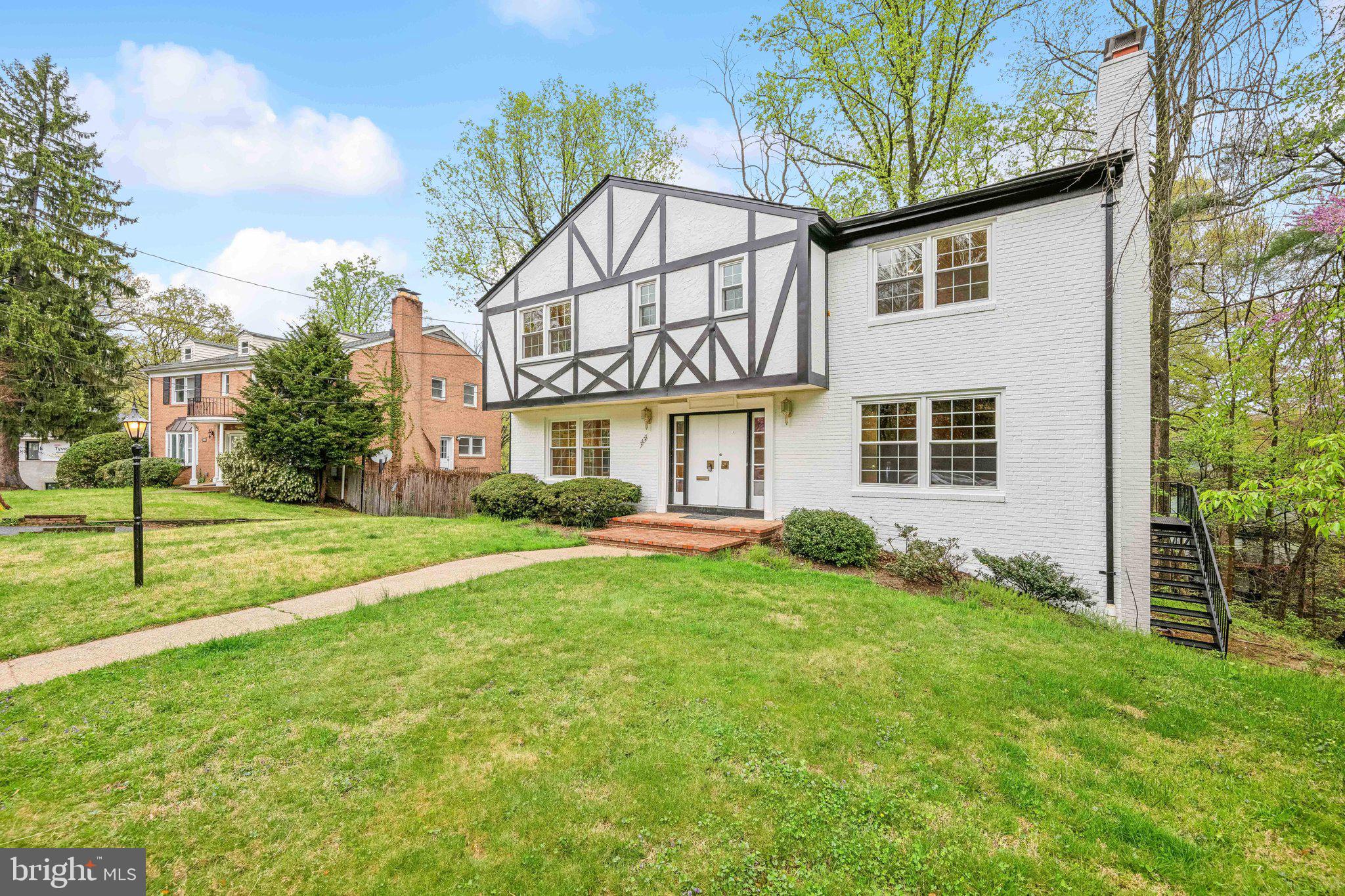 2827 ELLICOTT STREET NW