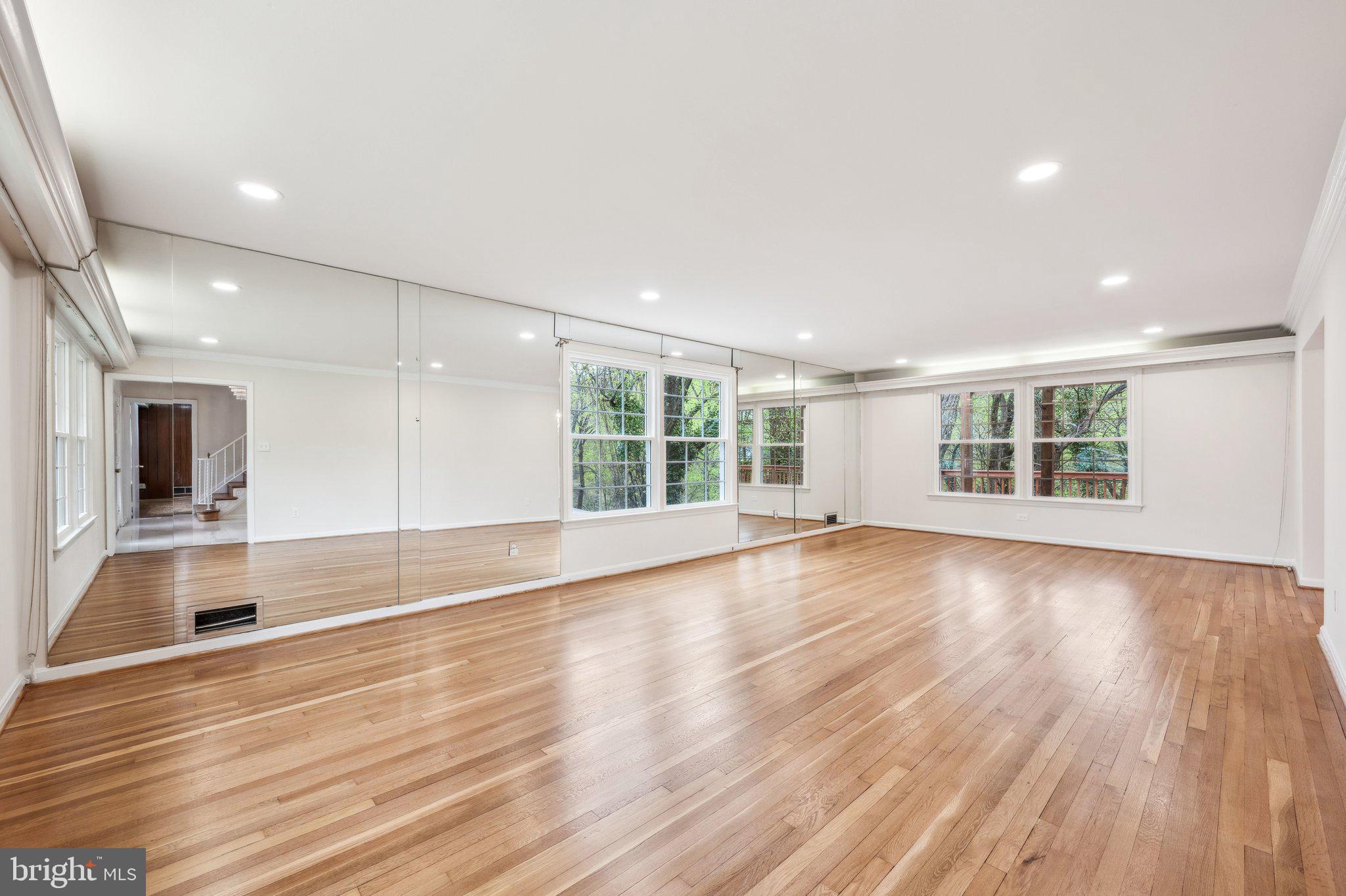 FOREST HILLS - Residential