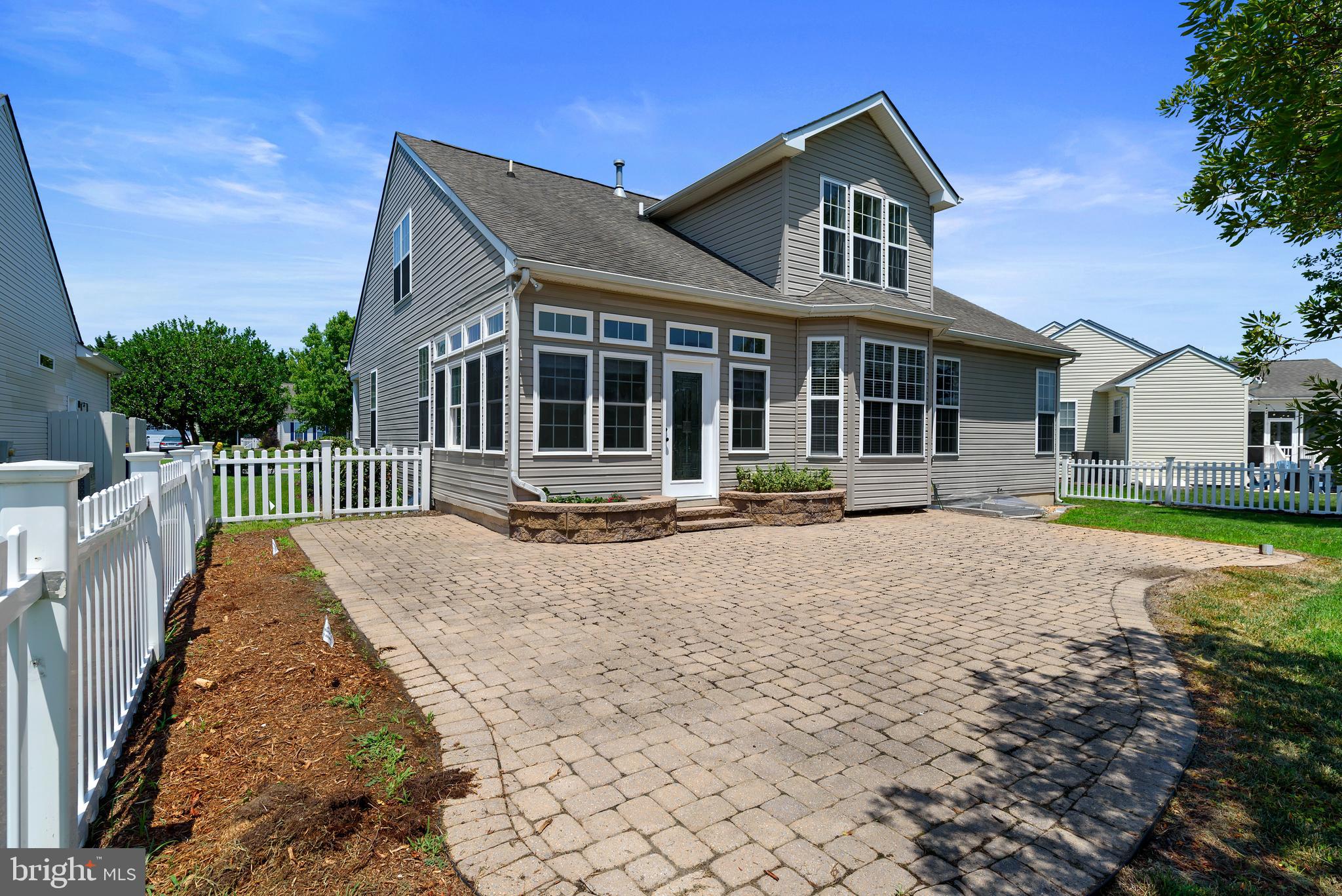 16 WAUWINET COURT