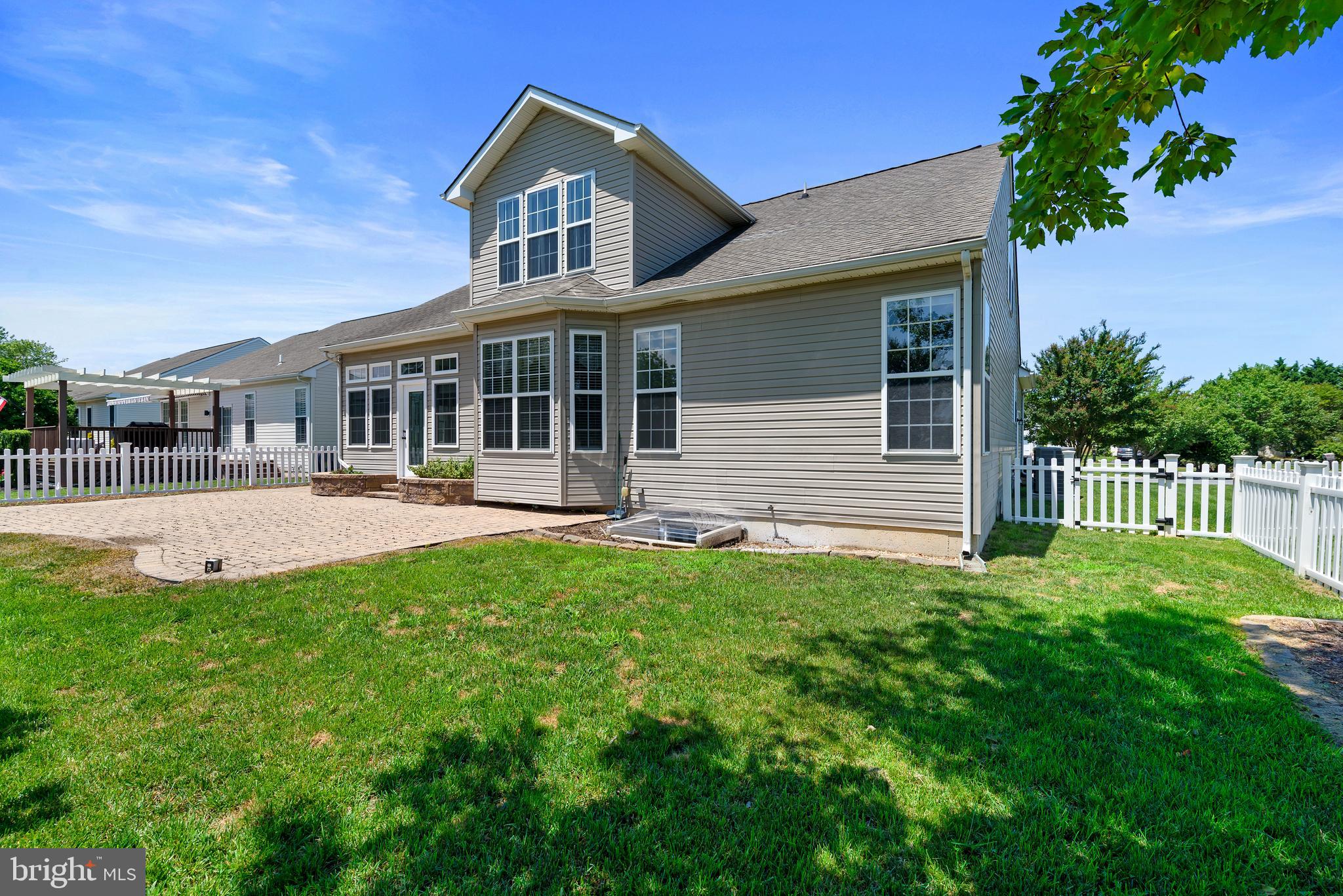16 WAUWINET COURT