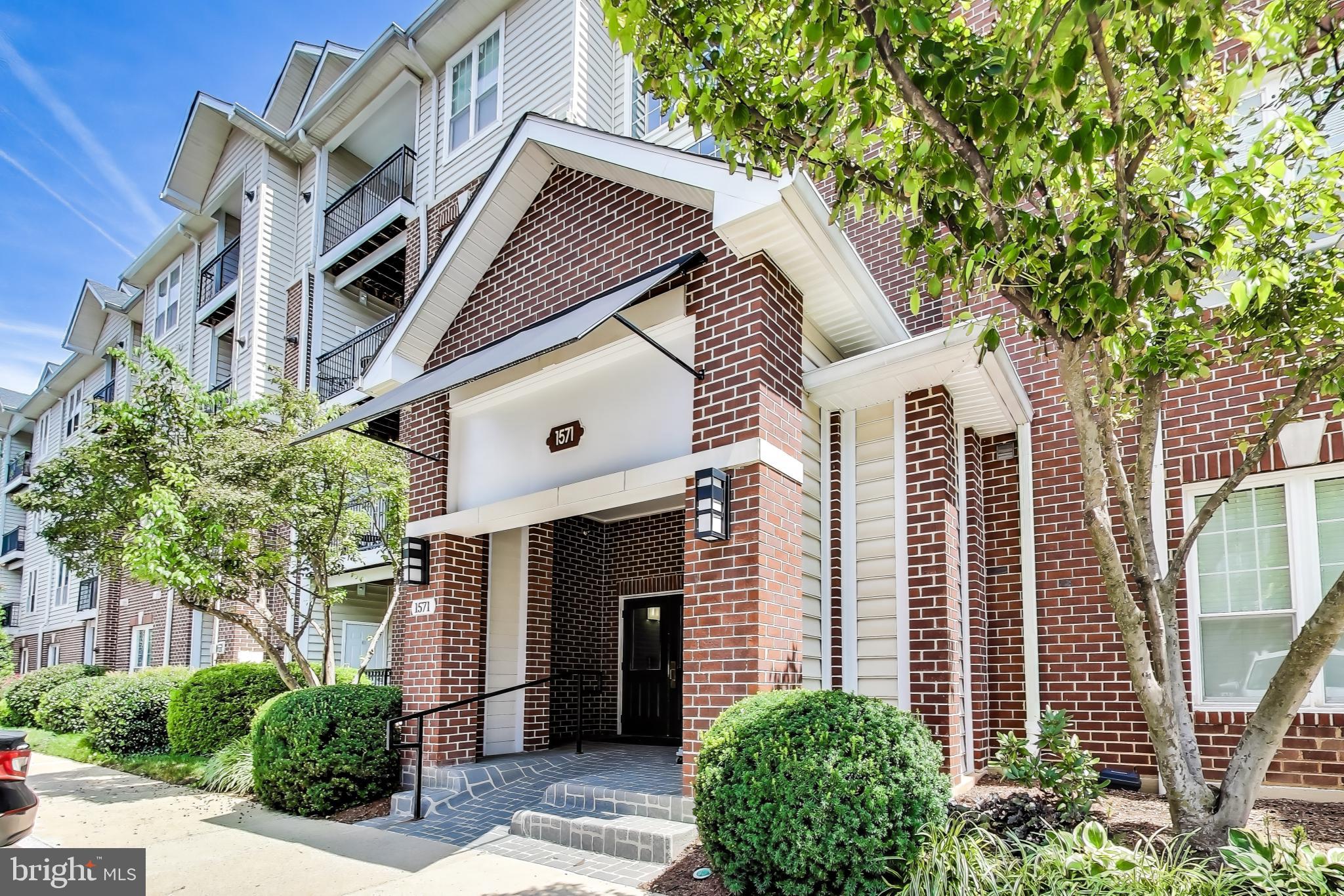 1571 SPRING GATE DRIVE 6208
