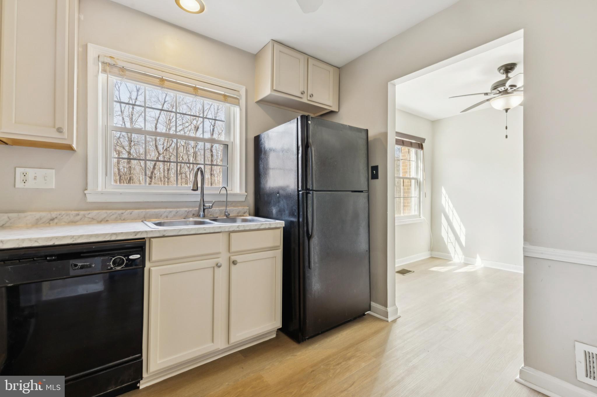 LONDON TOWNE - Residential