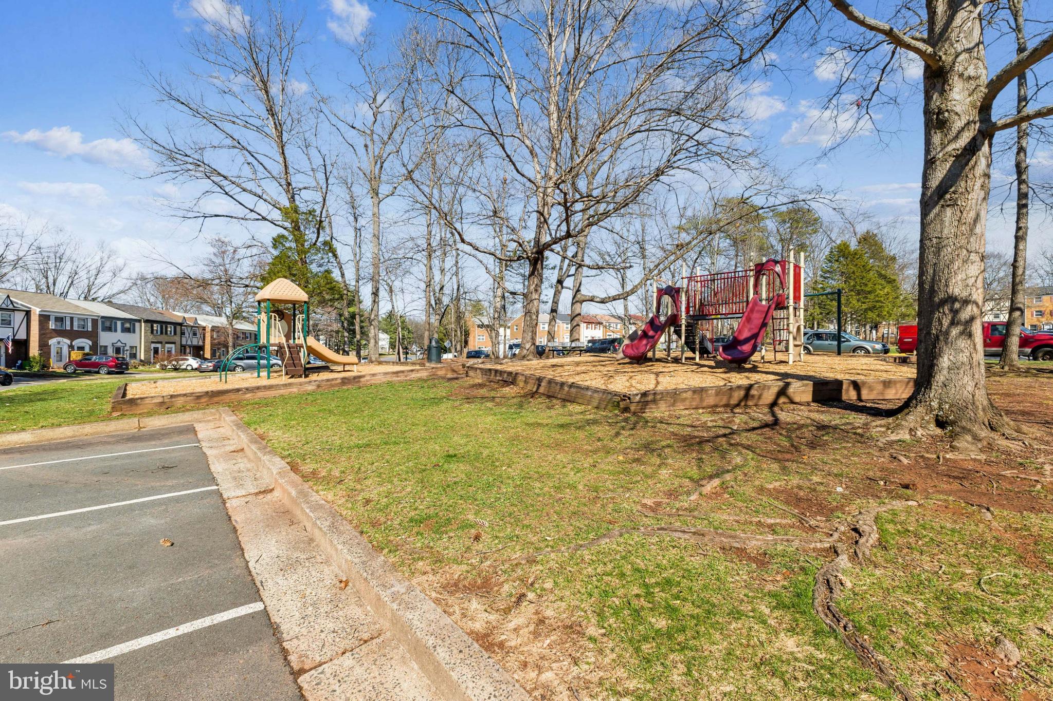 LONDON TOWNE - Residential