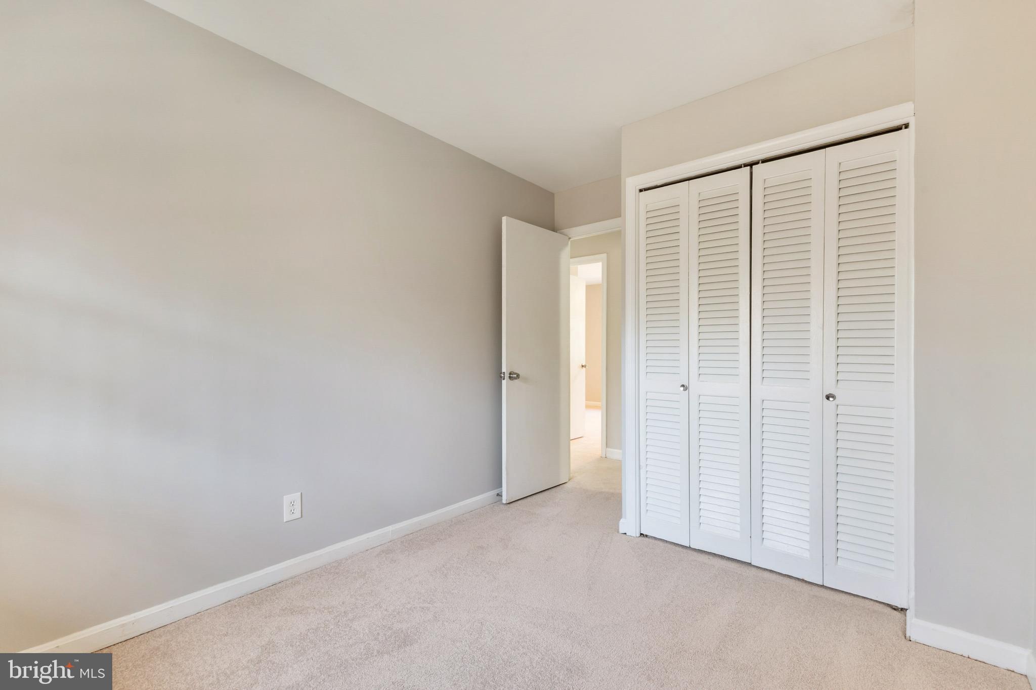 LONDON TOWNE - Residential