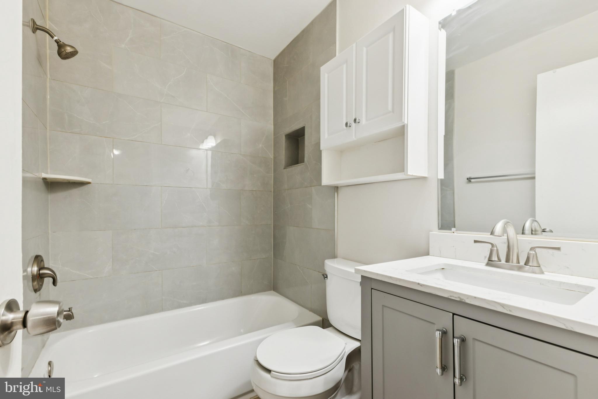 LONDON TOWNE - Residential