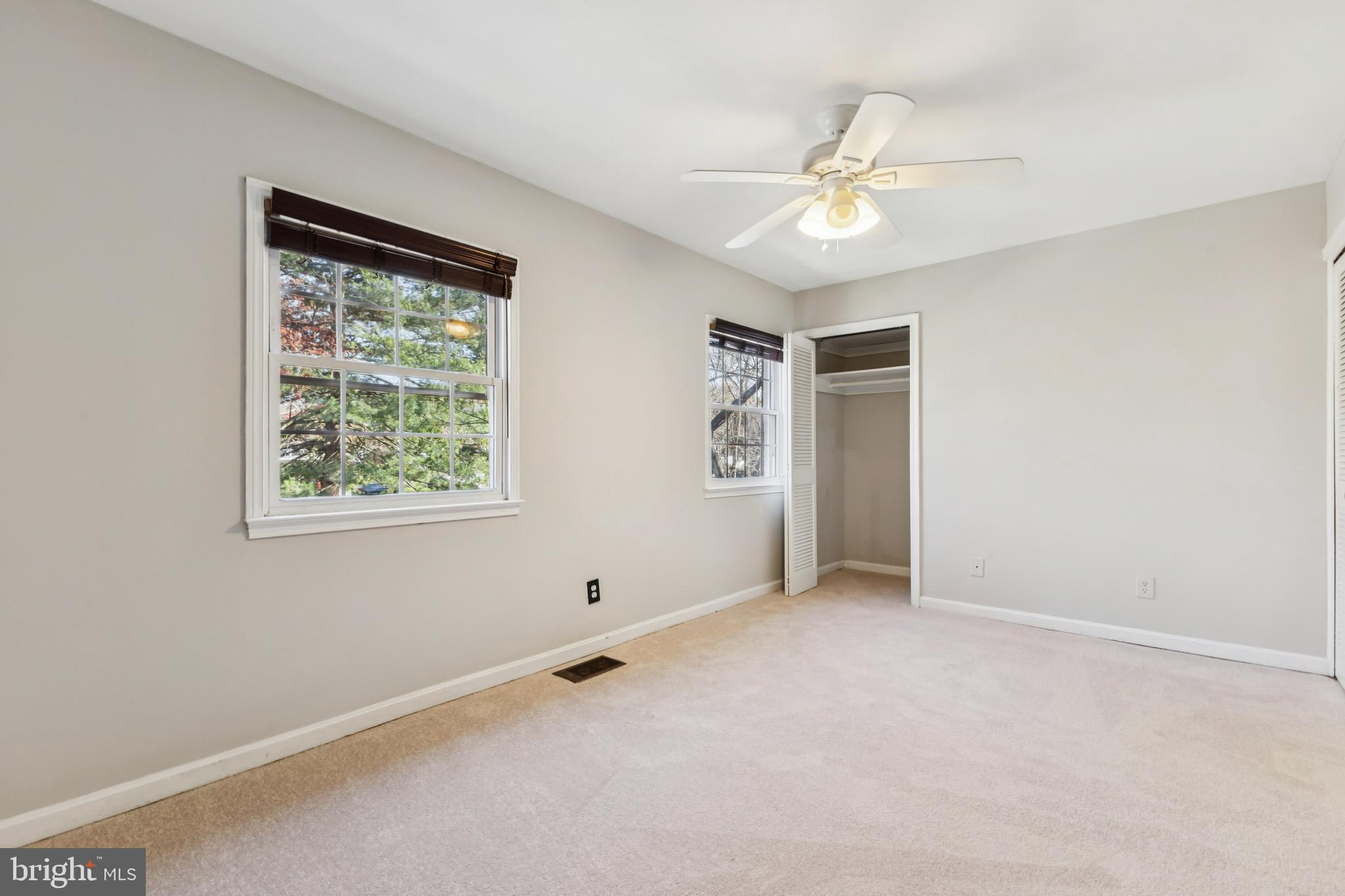 LONDON TOWNE - Residential