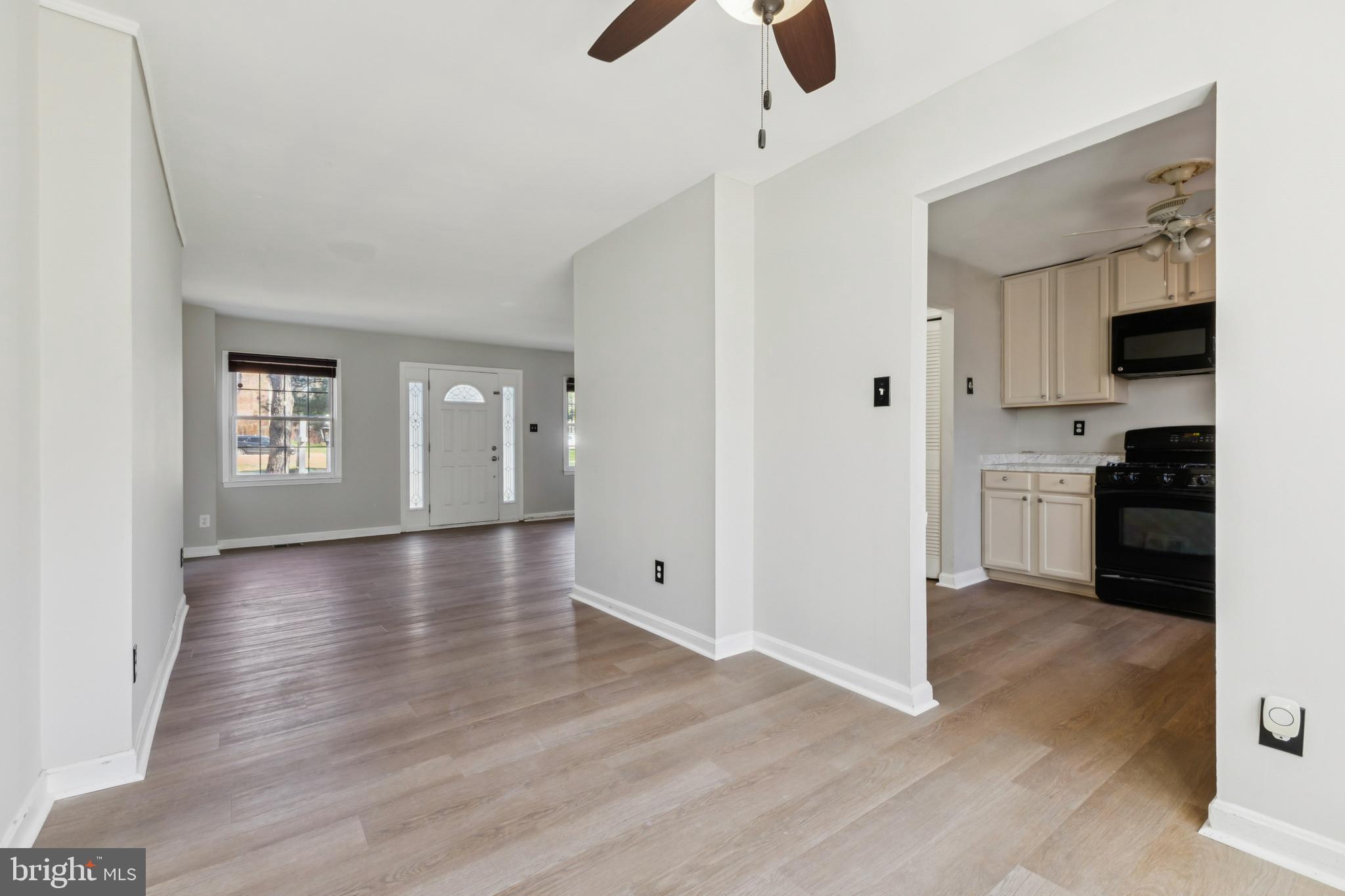 LONDON TOWNE - Residential