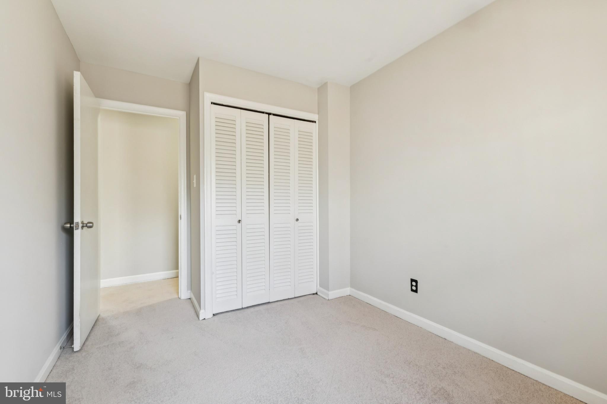 LONDON TOWNE - Residential