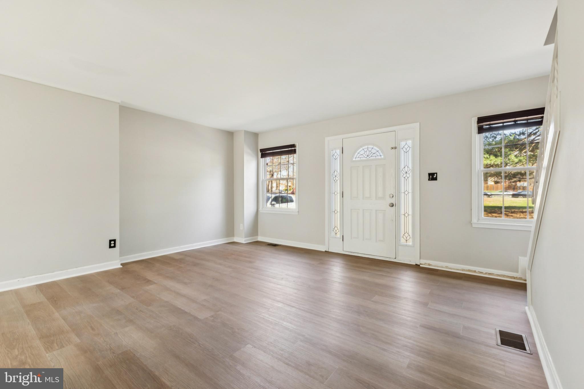 LONDON TOWNE - Residential