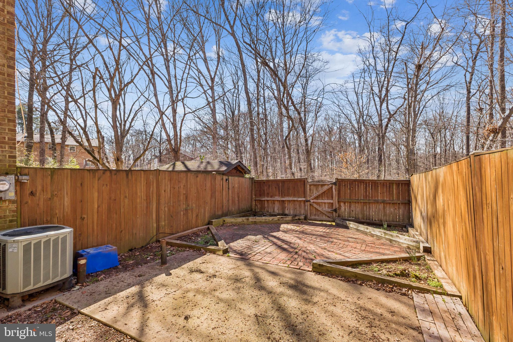 LONDON TOWNE - Residential