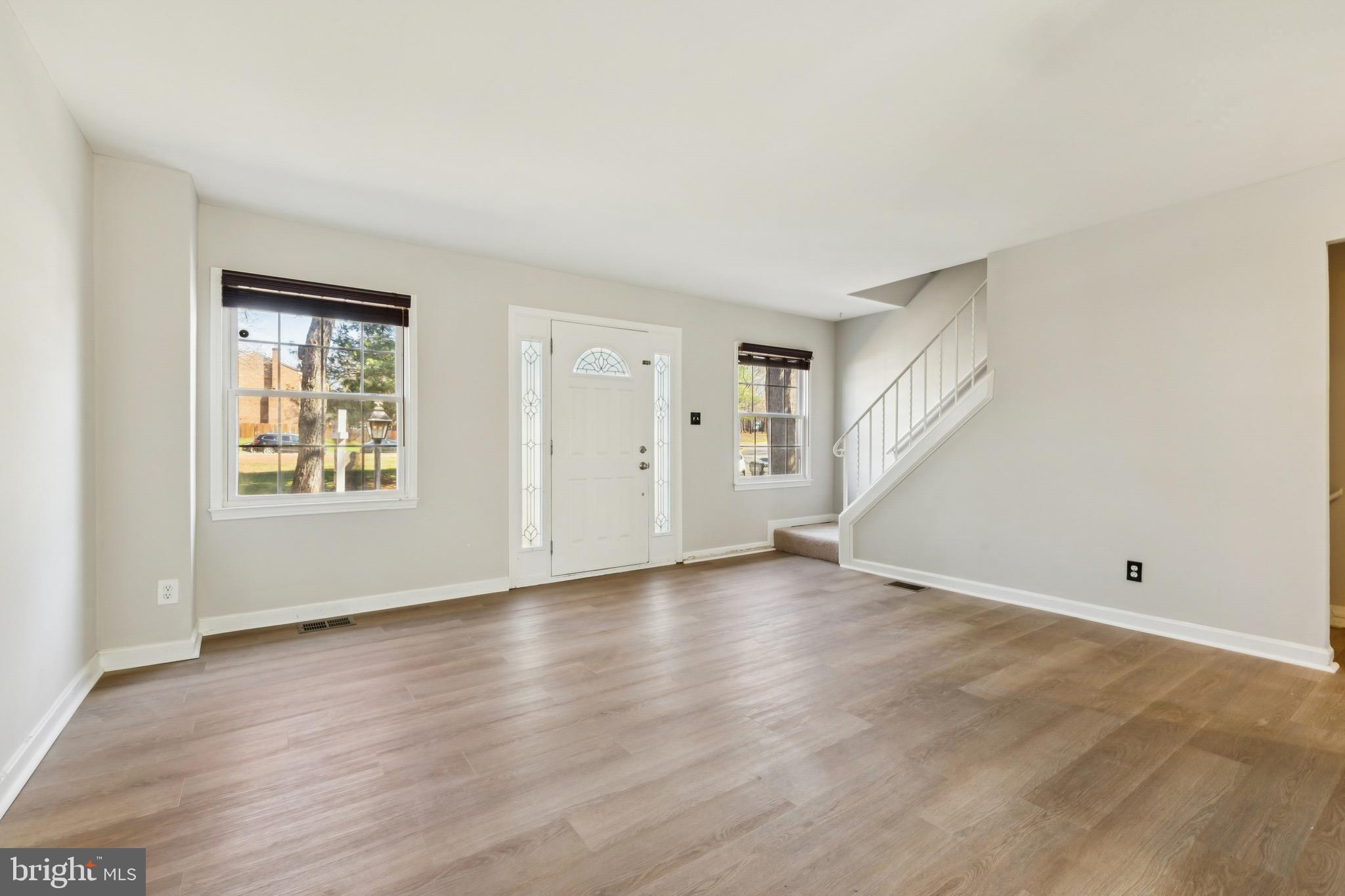 LONDON TOWNE - Residential