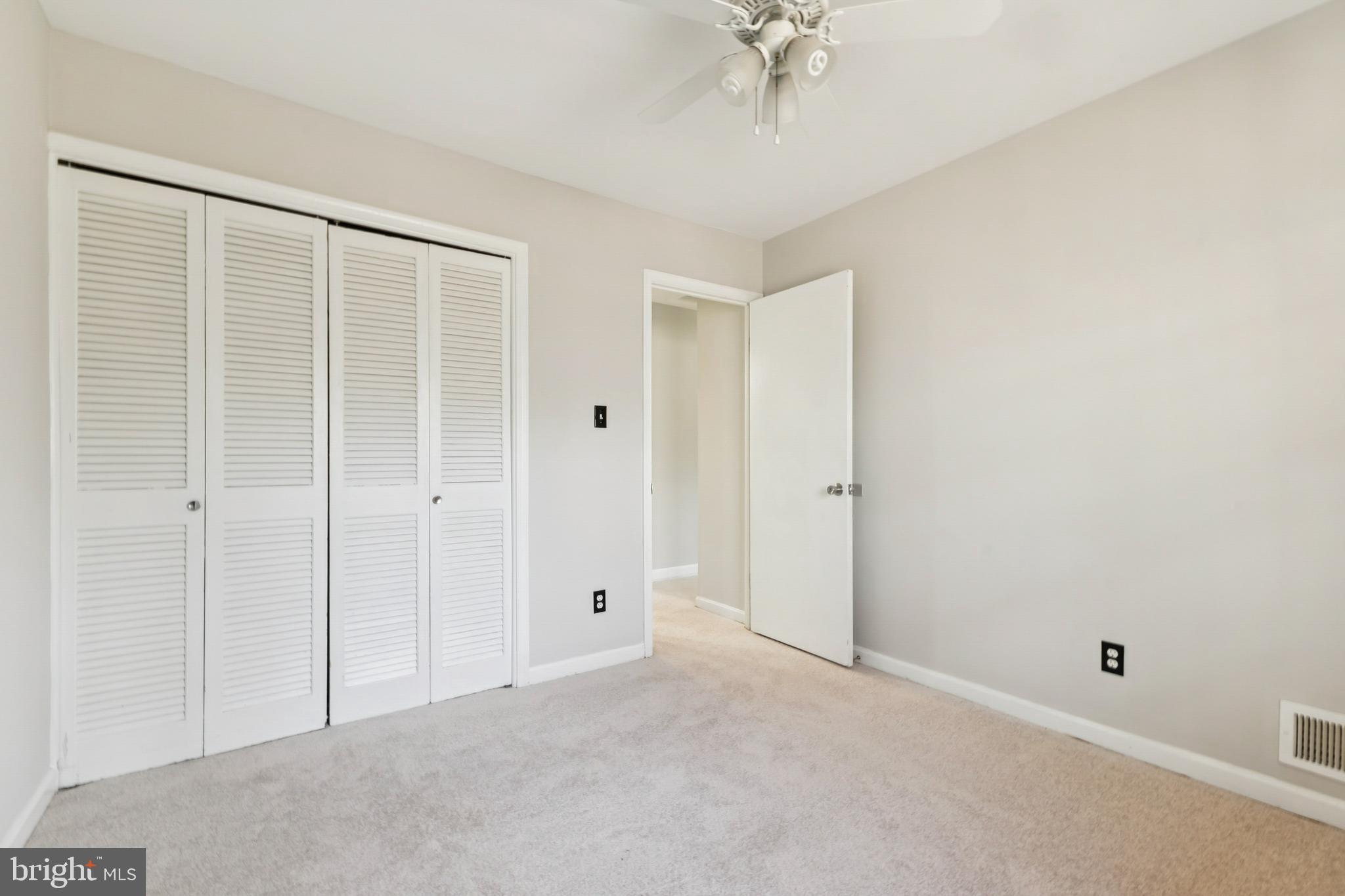 LONDON TOWNE - Residential