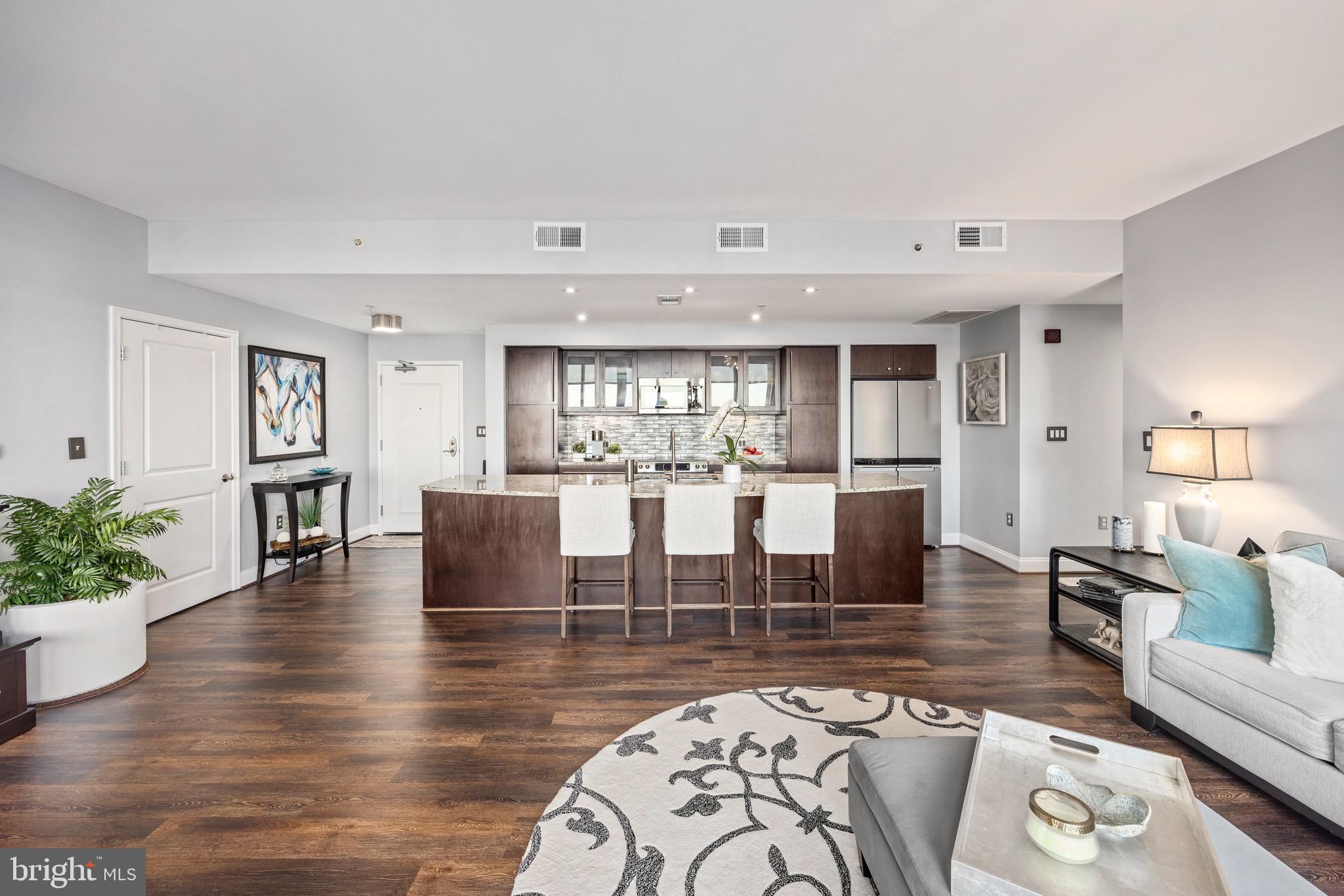 HARBOR EAST - Residential