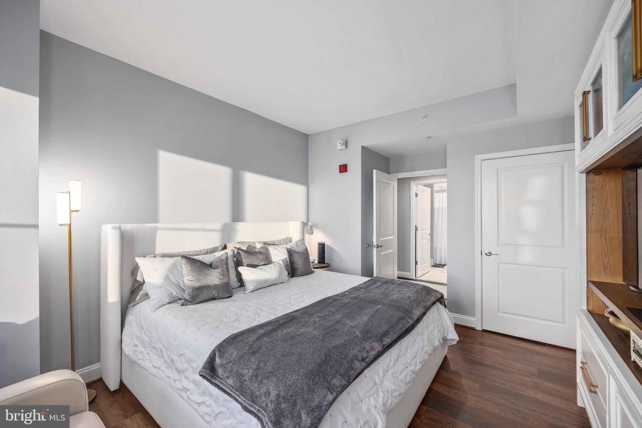 HARBOR EAST - Residential