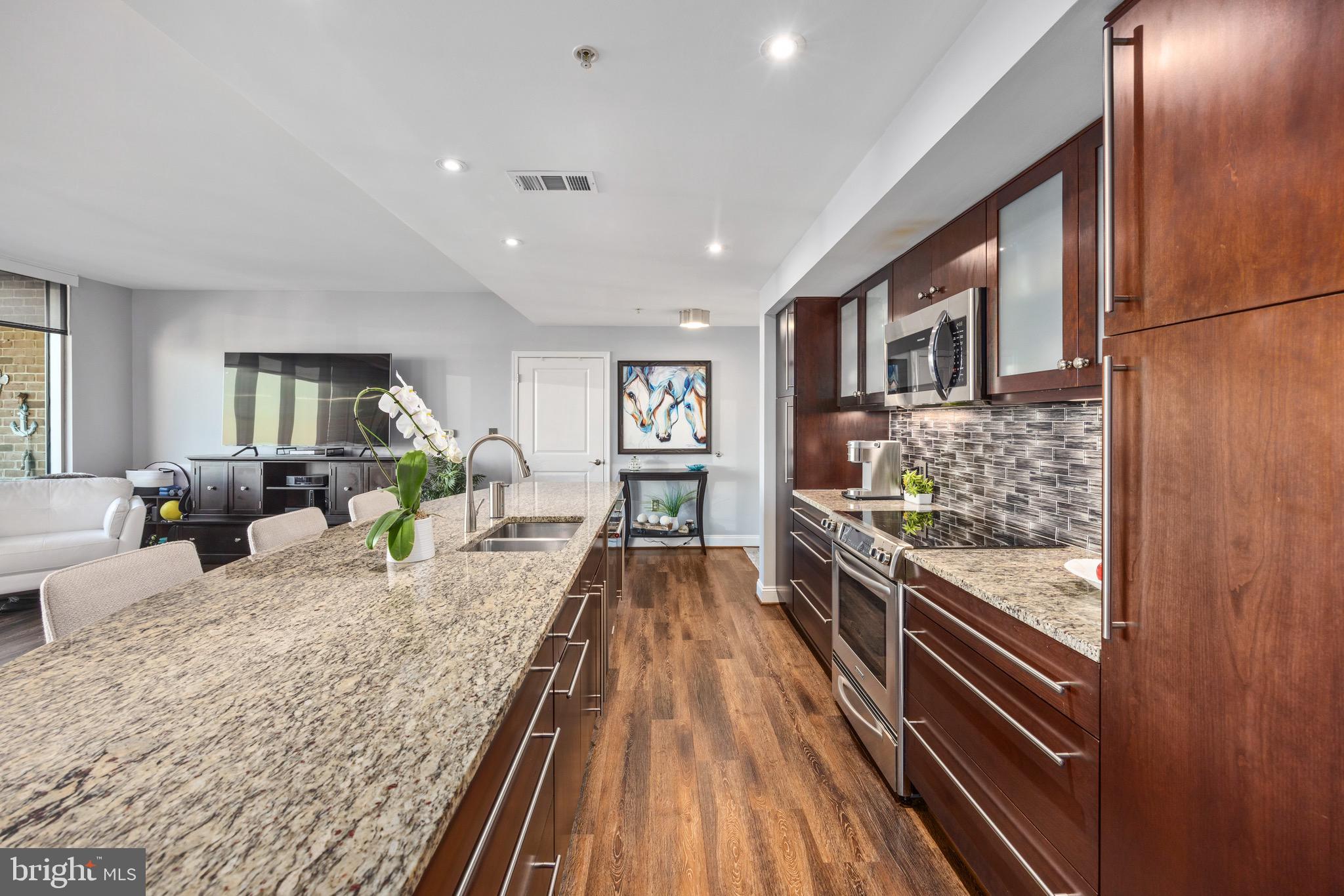 HARBOR EAST - Residential