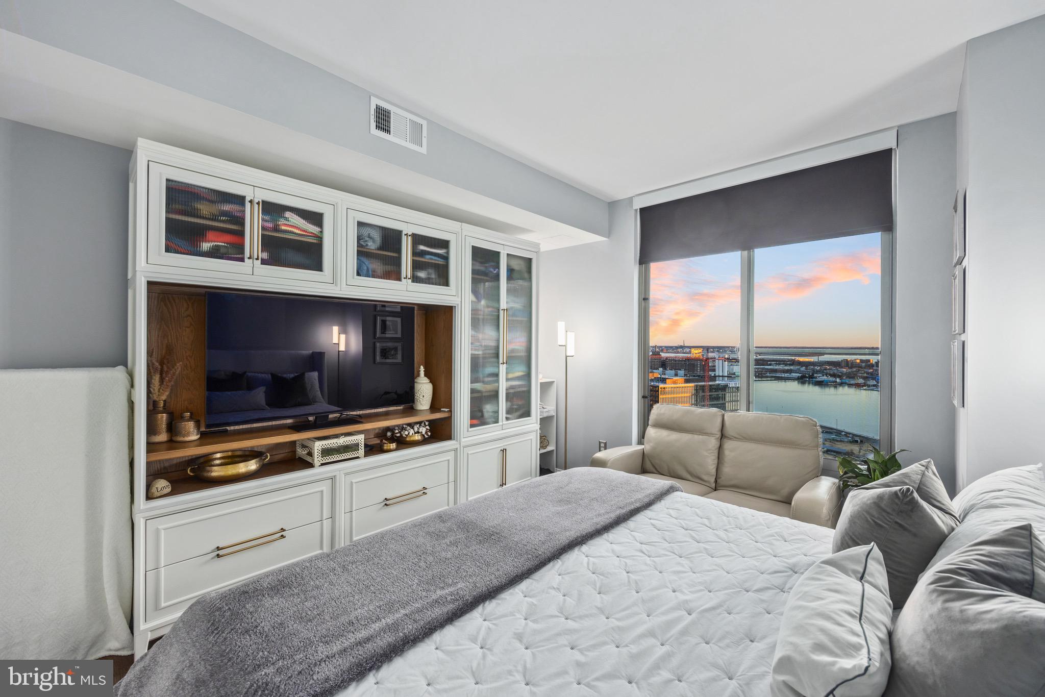 HARBOR EAST - Residential