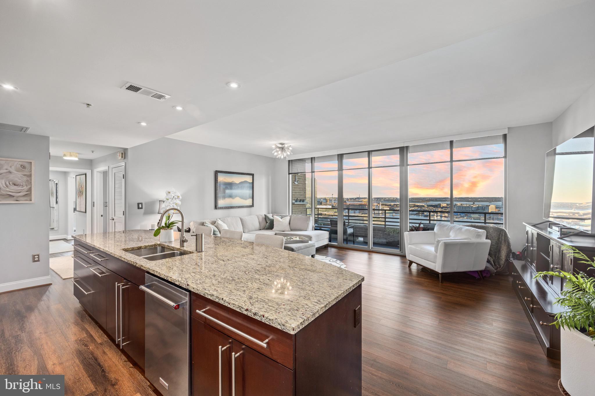 HARBOR EAST - Residential