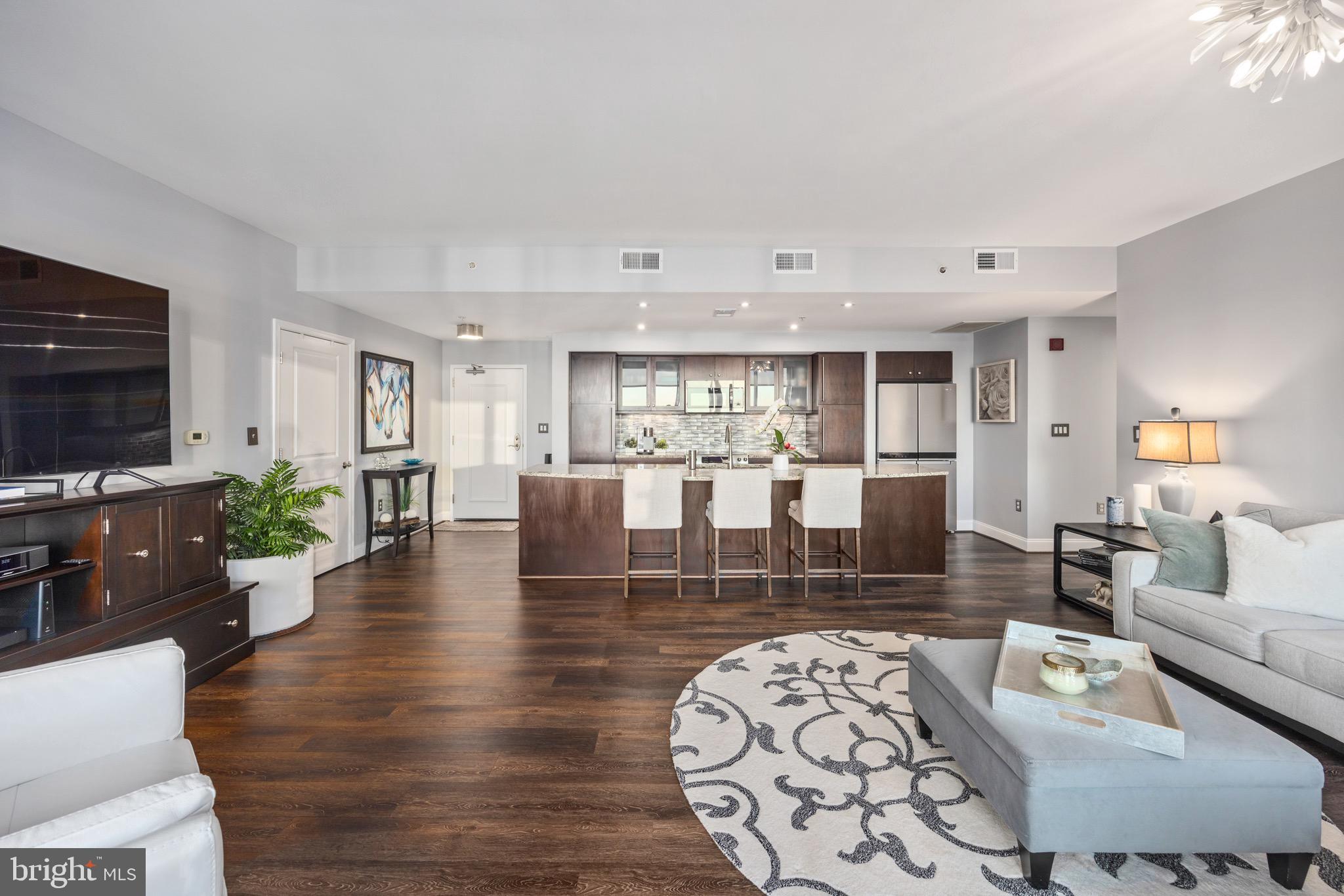 HARBOR EAST - Residential