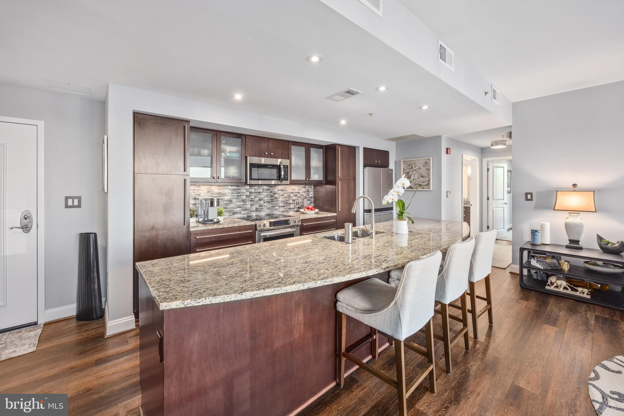 HARBOR EAST - Residential