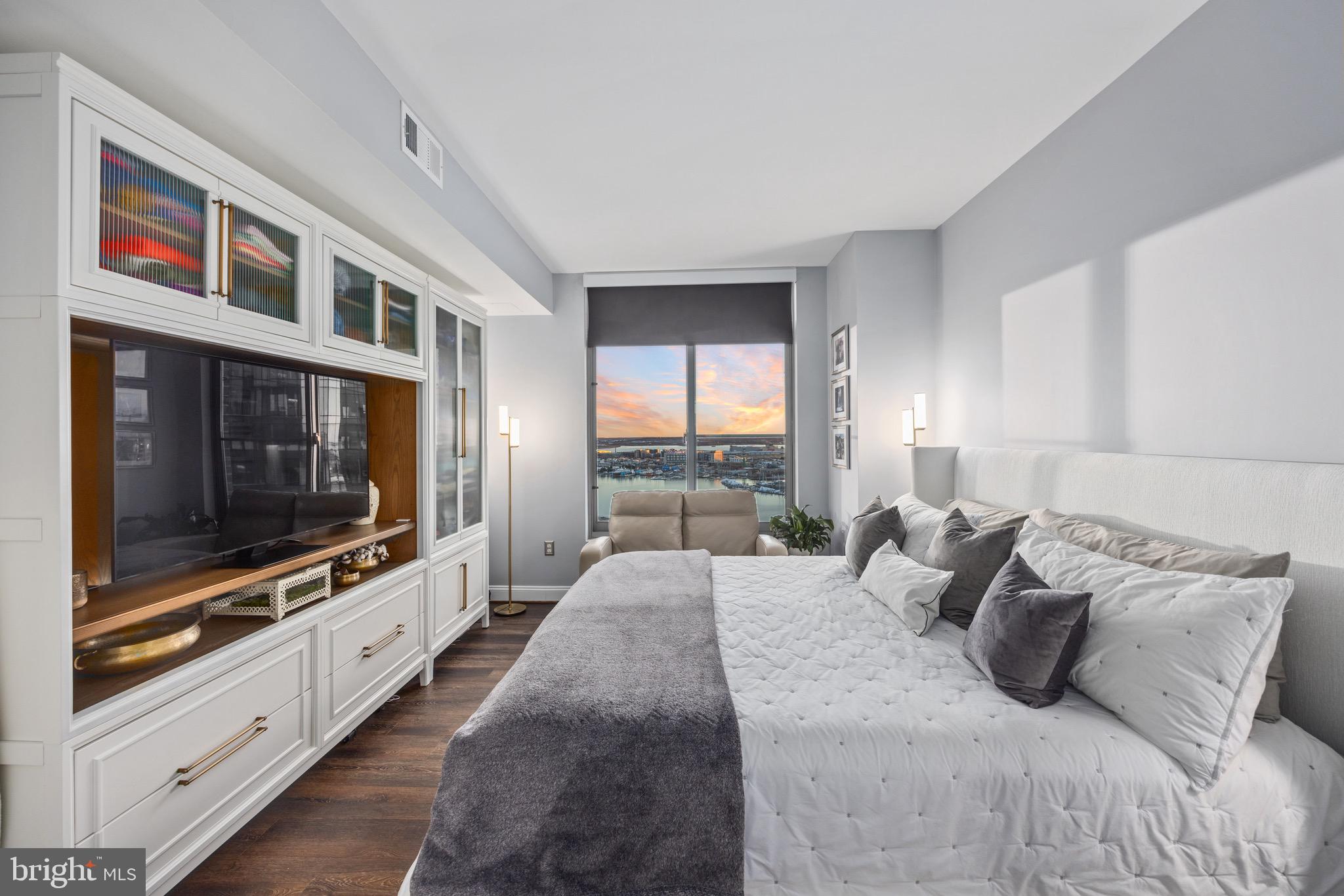 HARBOR EAST - Residential