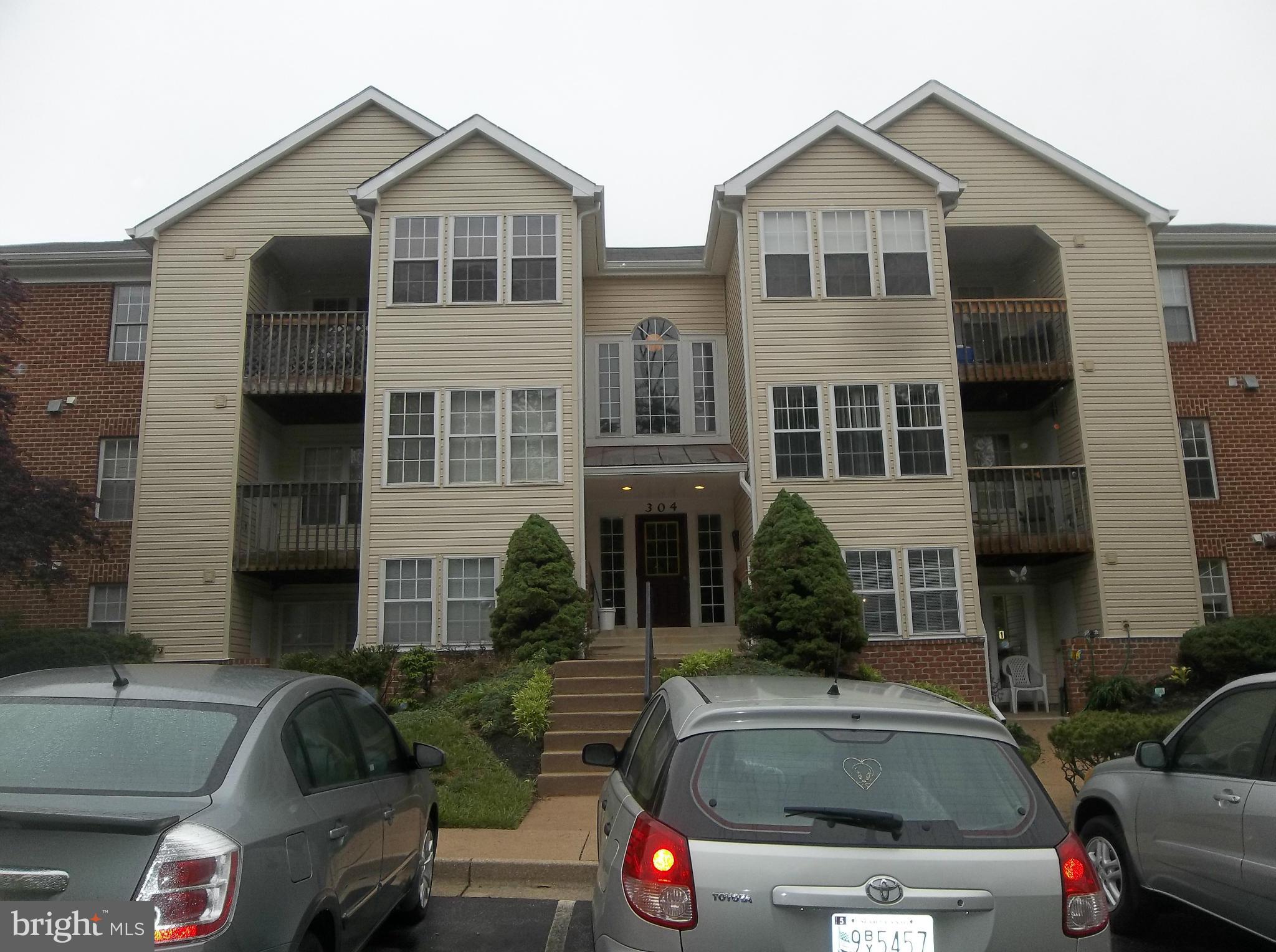 BEAUTIFULLY REMODELED CONDO WITH 2 BEDROOMS, 2 FULL BATHS, HUGE LIVING ROOM WITH A WARM NOOK AREA DESIGNED FOR COZY FIRESIDE READING NEXT TO THE WOOD-BURNING FIREPLACE. ALL BRAND NEW APPLIANCES THROUGHOUT, WOOD FLOORING IN THE FOYER AND NEW KITCHEN, NEW MULTI TAN SHAG CARPETING IN THE LIVING ROOM, DINNING AND BEDROOMS. CERAMIC TILE IN THE BATHS, NEW TOILETS AND SINKS.