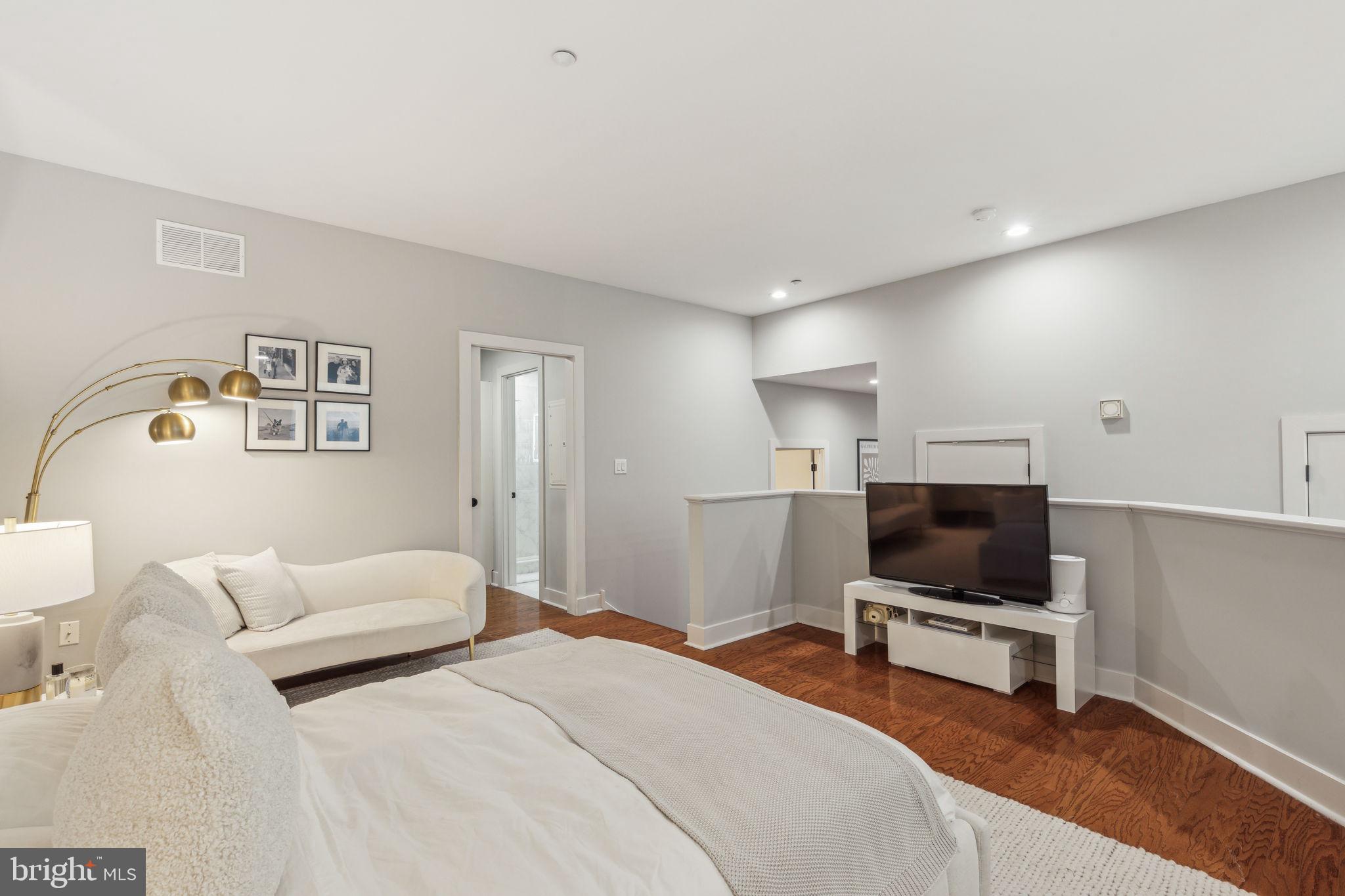 RITTENHOUSE SQUARE - Residential Lease