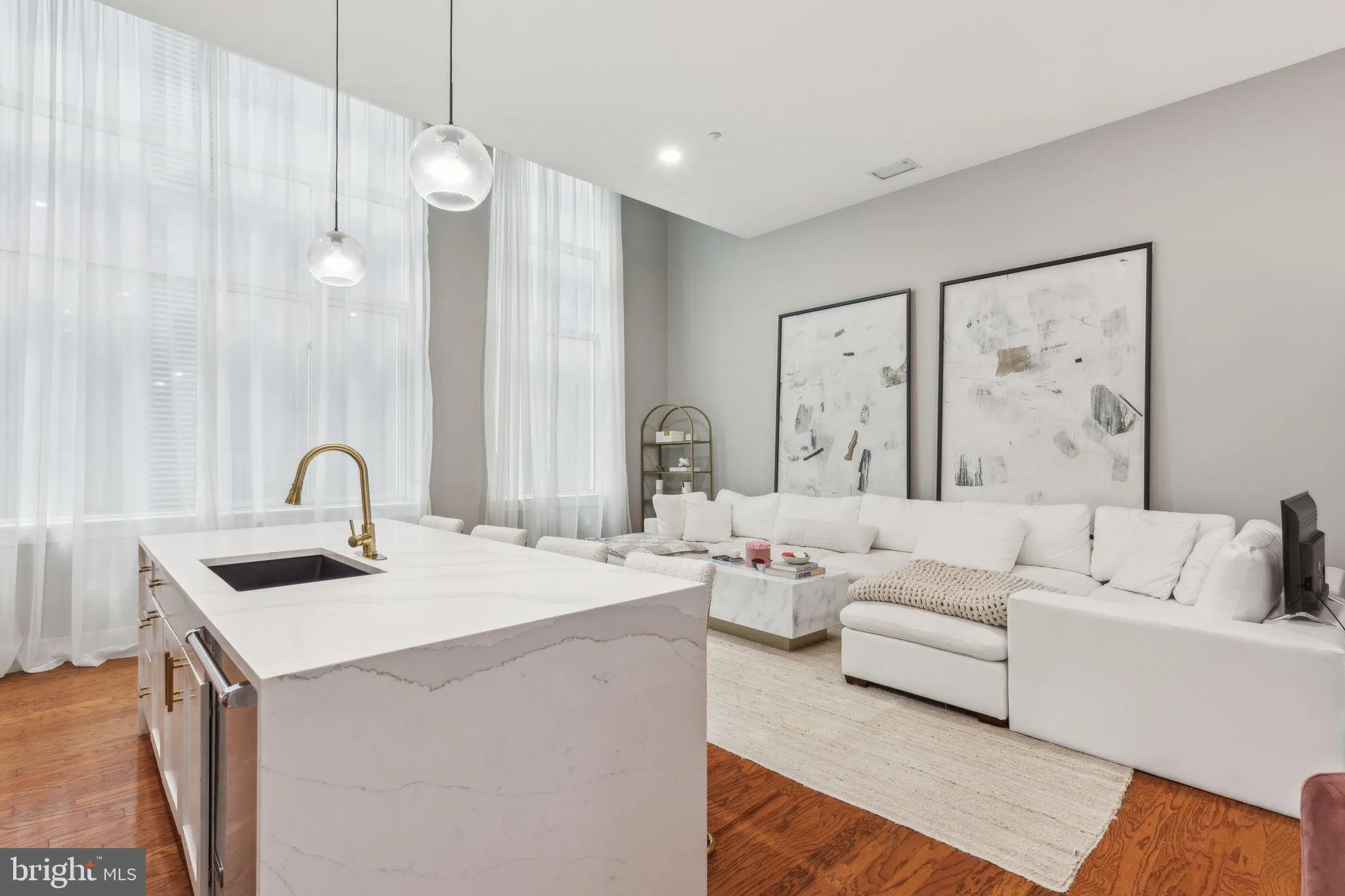 Philadelphia, Pennsylvania 19103, United States, 1 Bedroom Bedrooms, ,2 BathroomsBathrooms,Residential,Pending,99772