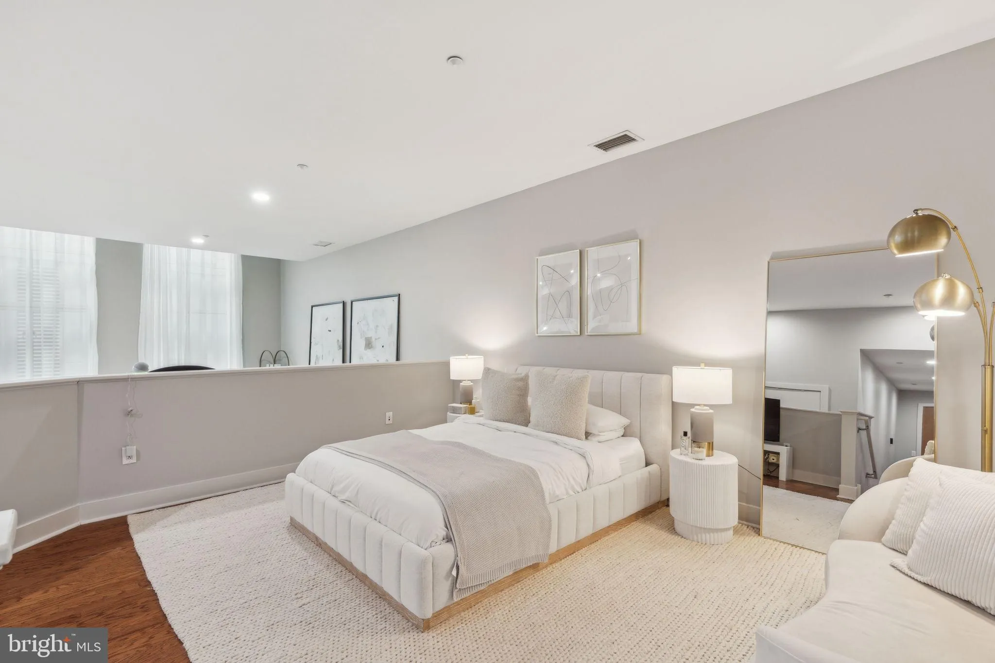 Philadelphia, Pennsylvania 19103, United States, 1 Bedroom Bedrooms, ,2 BathroomsBathrooms,Residential,Pending,99772