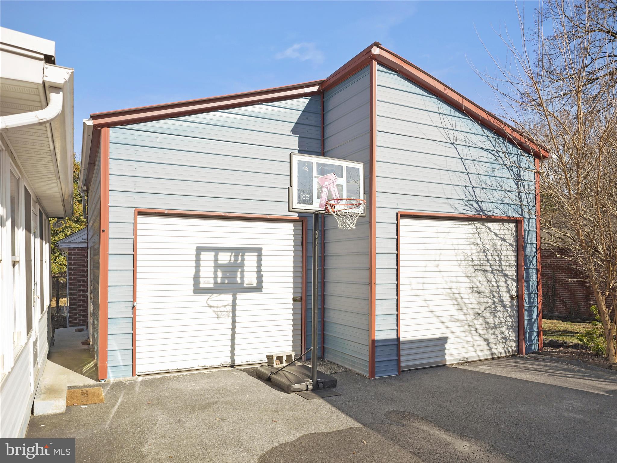 HALFWAY - Residential