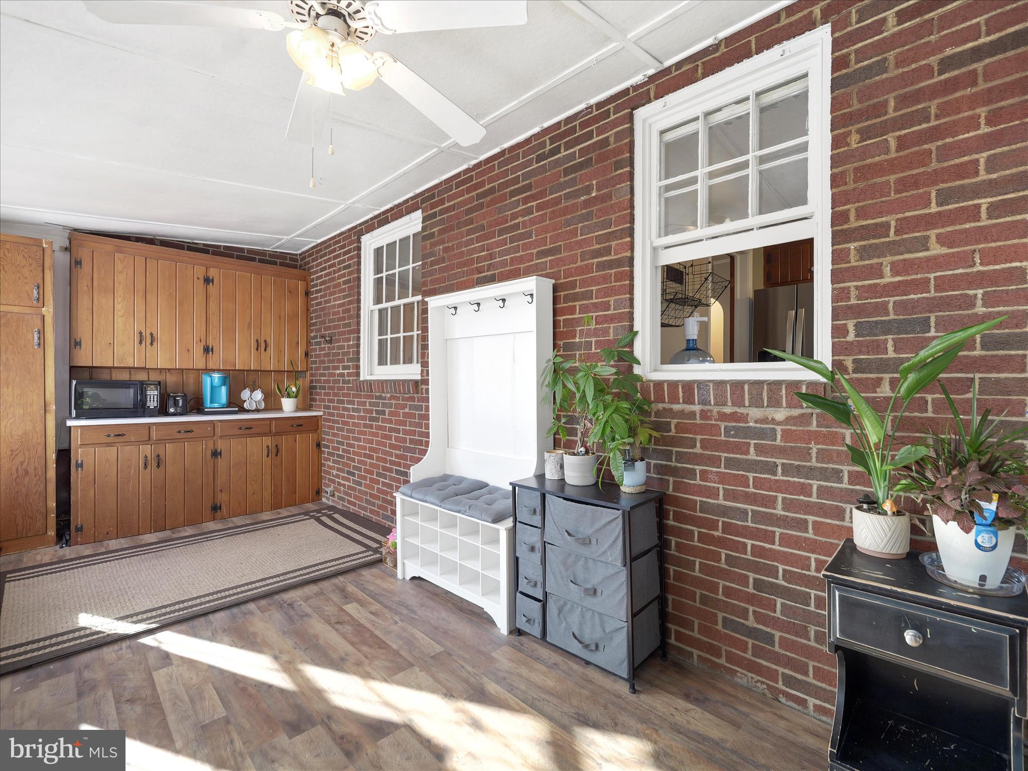 HALFWAY - Residential