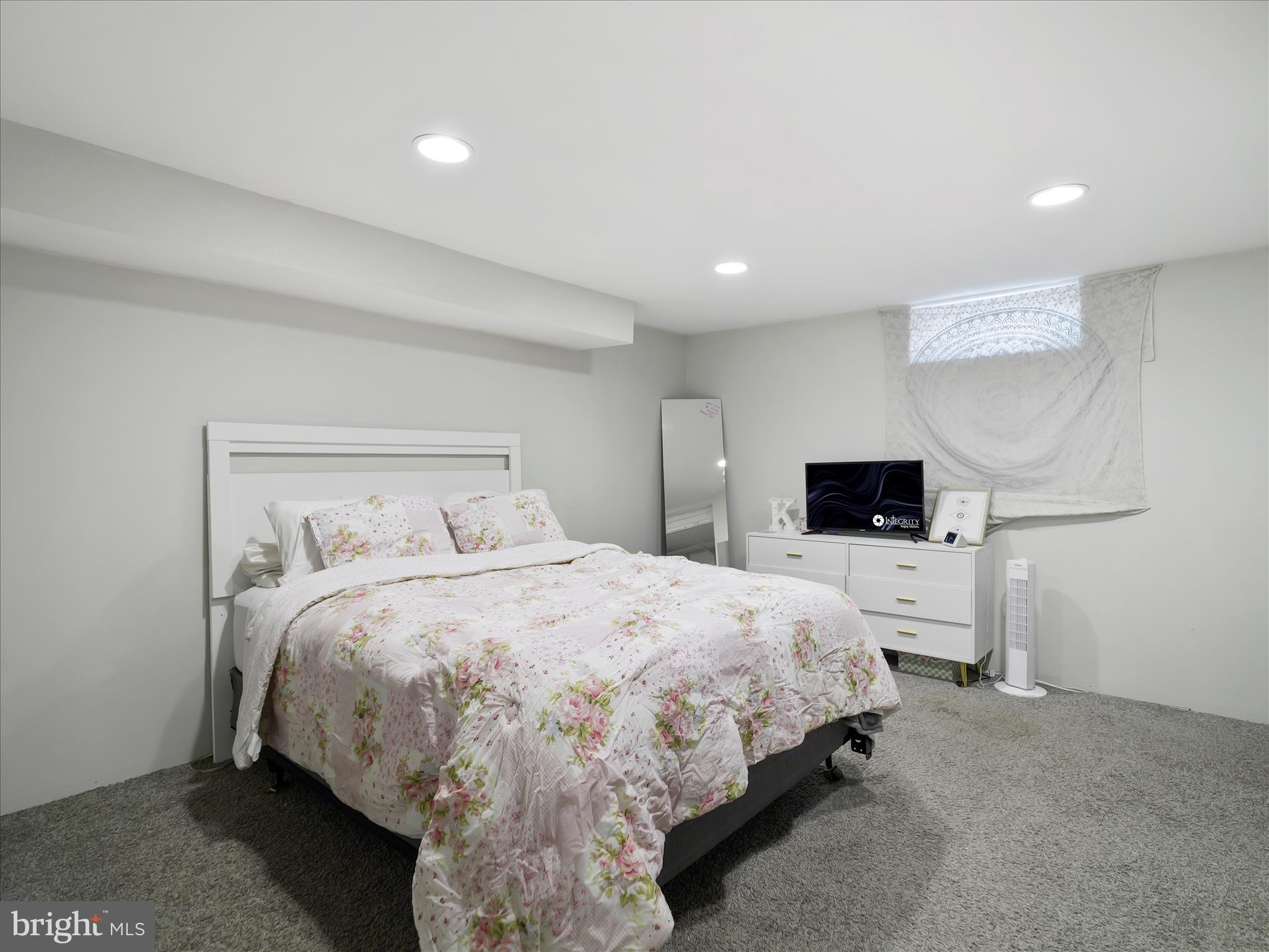 HALFWAY - Residential