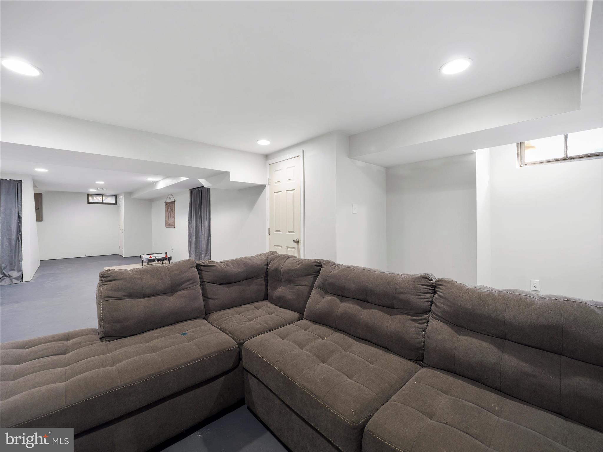 HALFWAY - Residential