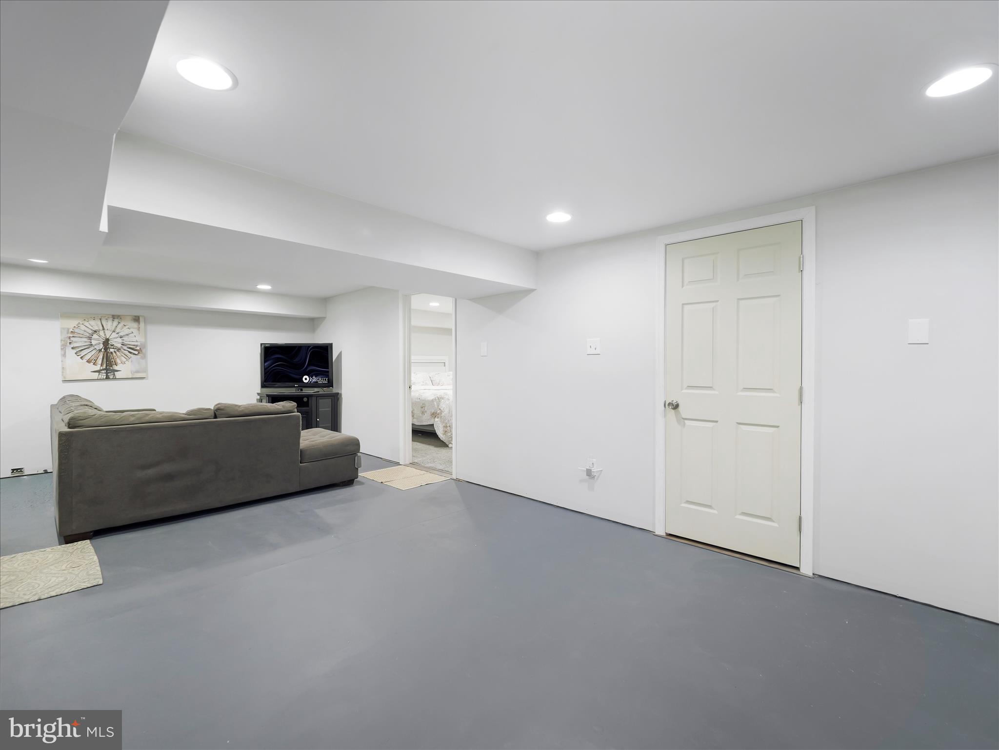 HALFWAY - Residential