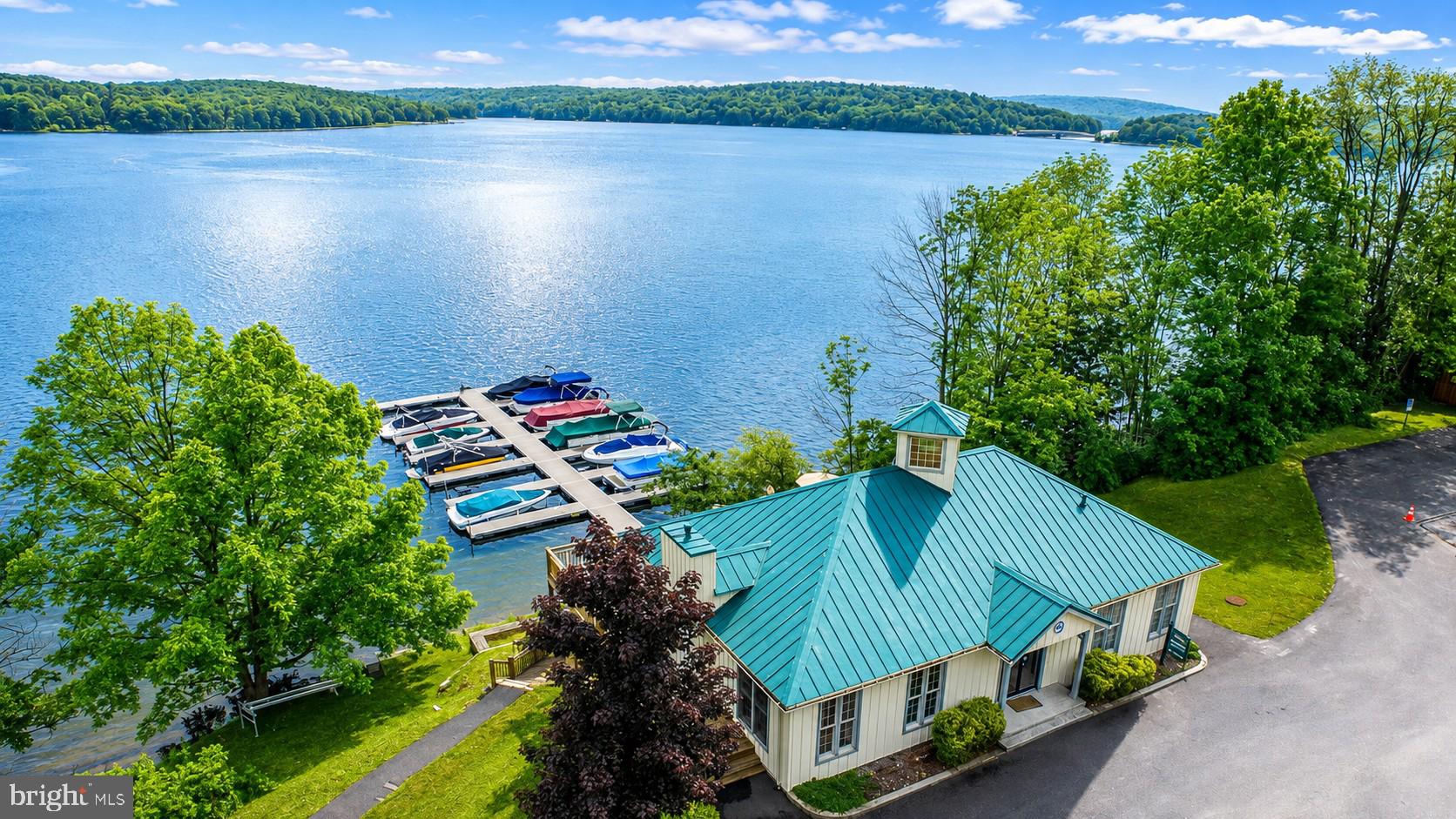 18 MOUNTAINSIDE COURT