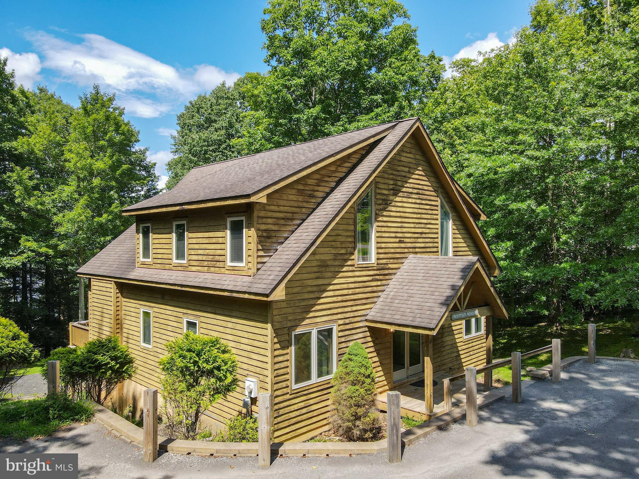 18 MOUNTAINSIDE COURT