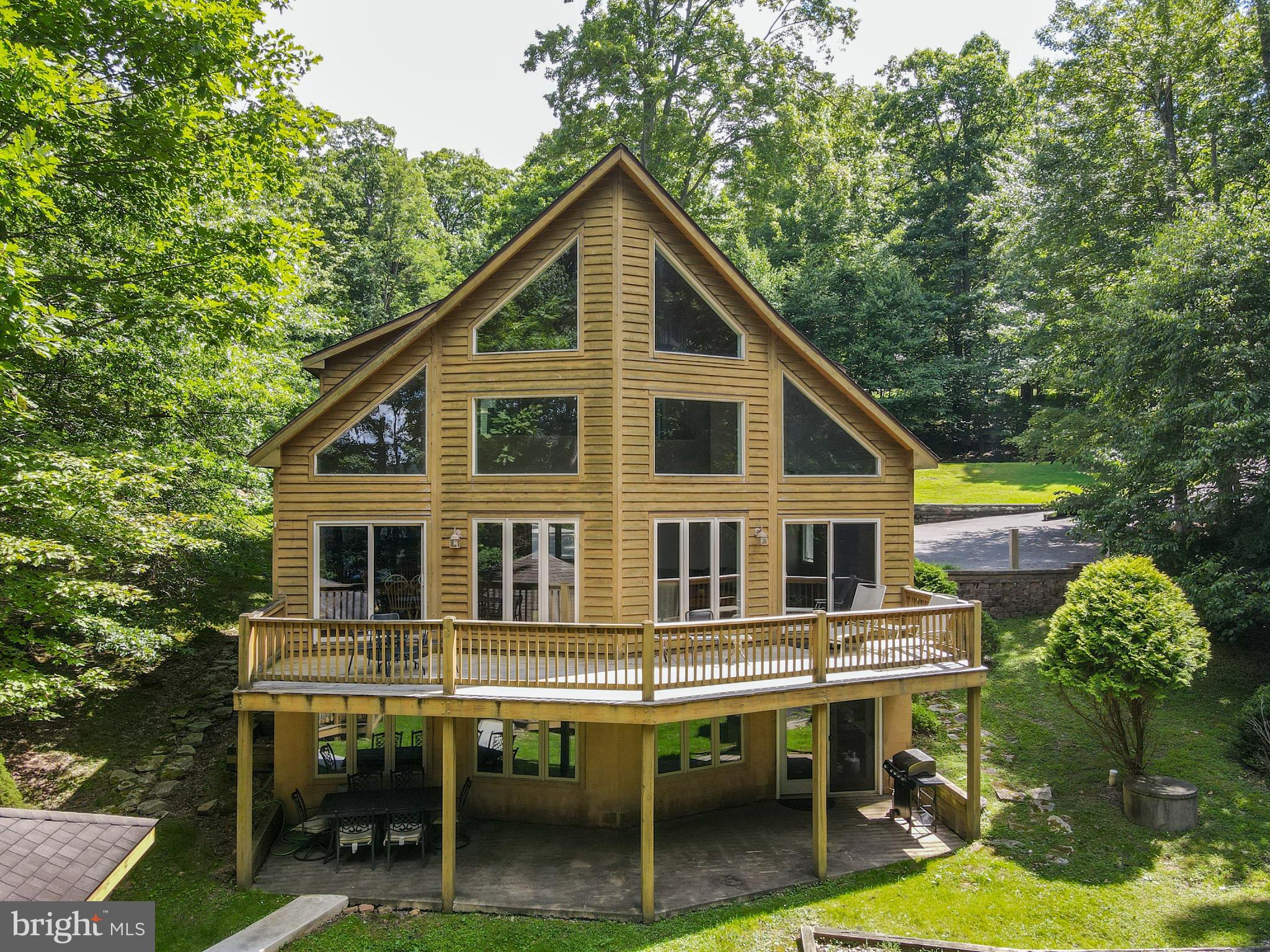 18 MOUNTAINSIDE COURT