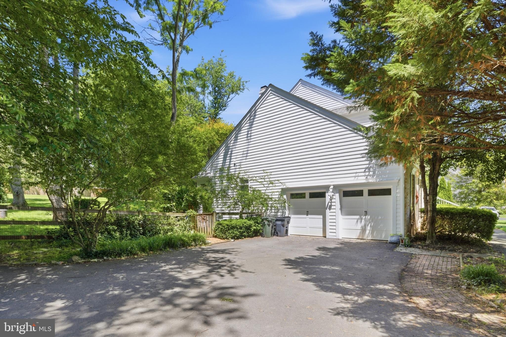 4280 LAWNVALE DRIVE