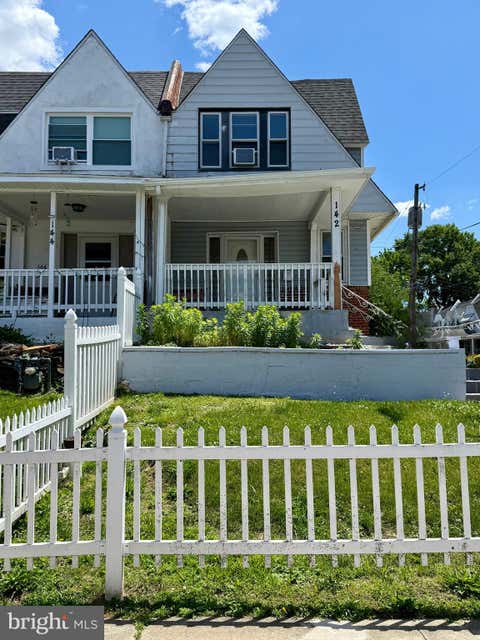 Townhouse For Sale - 142 E Essex Avenue<br/> LANSDOWNE, PA 19050