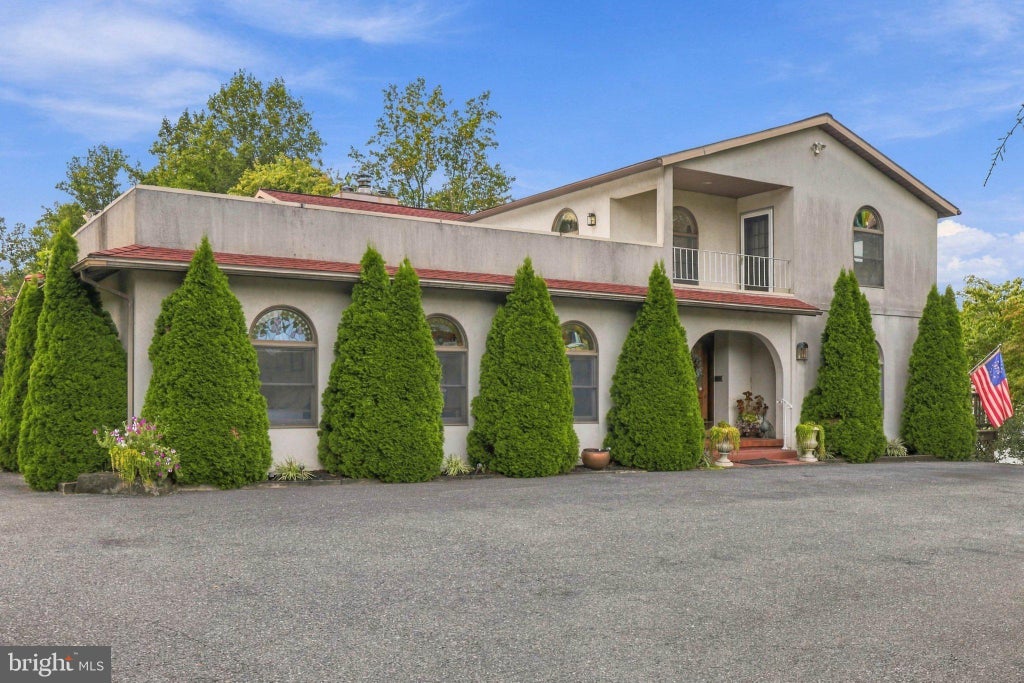 Photo of 112 Hillsdale Road, ELIZABETHTOWN, PA 17022 (MLS # PALA2096588)
