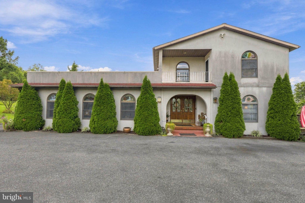 Photo of 112 Hillsdale Road, ELIZABETHTOWN, PA 17022 (MLS # PALA2096588)