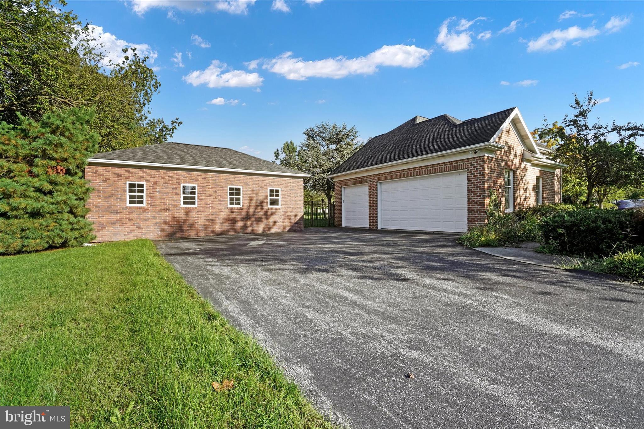 HEPPLEWHITE ESTATES - Residential