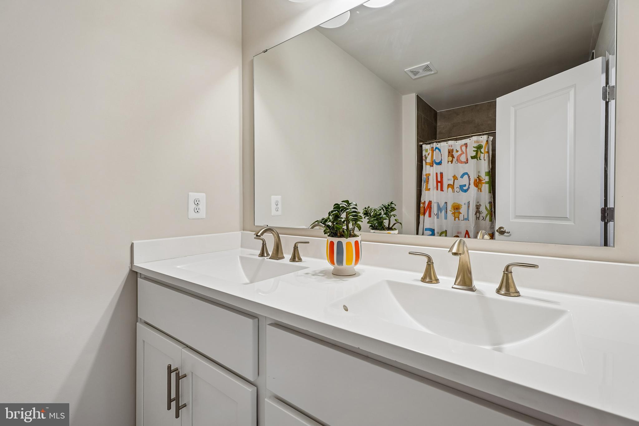 HUNTWELL WEST - Residential