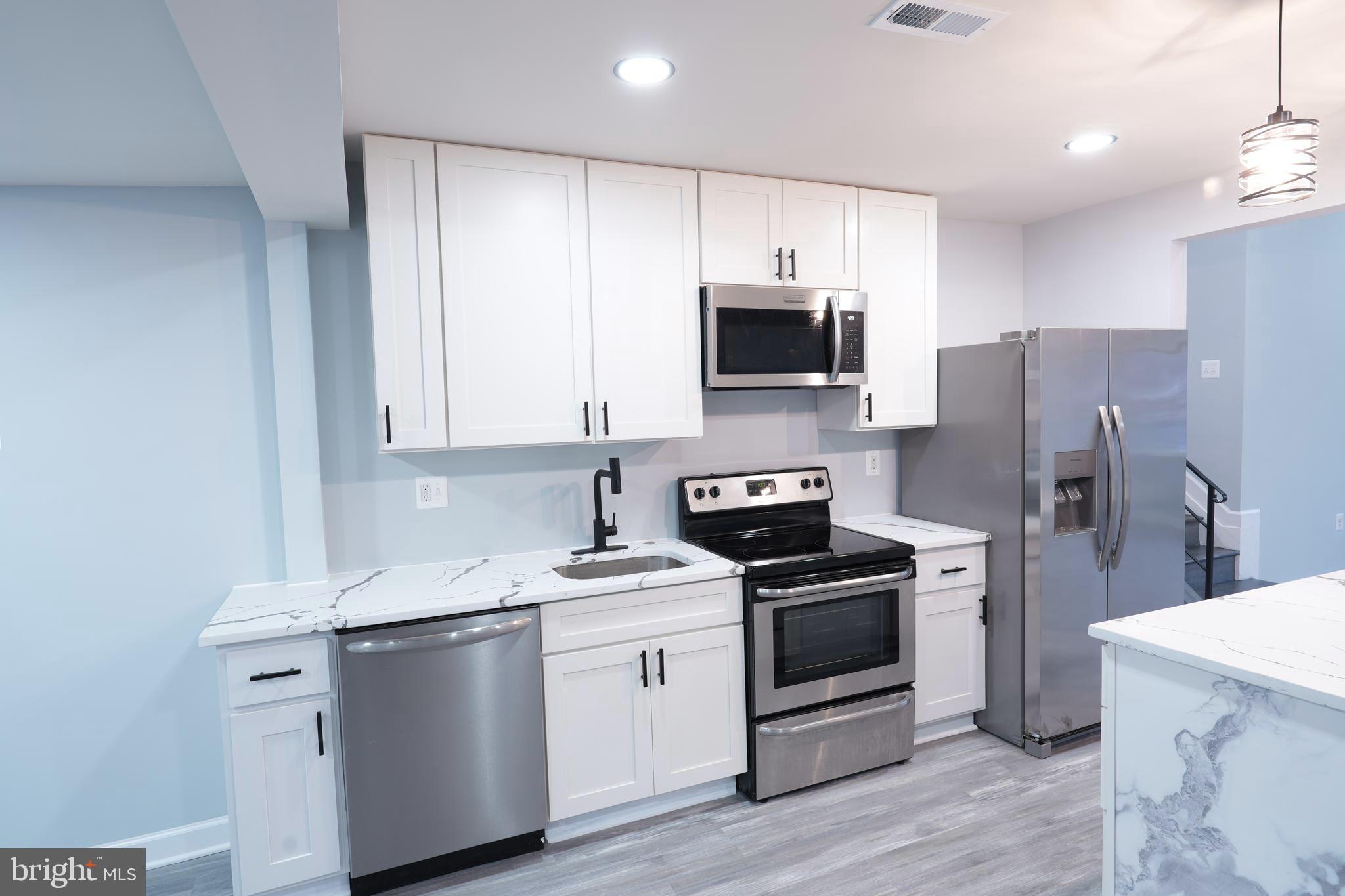 COUNTRY CLUB ESTATES - Residential