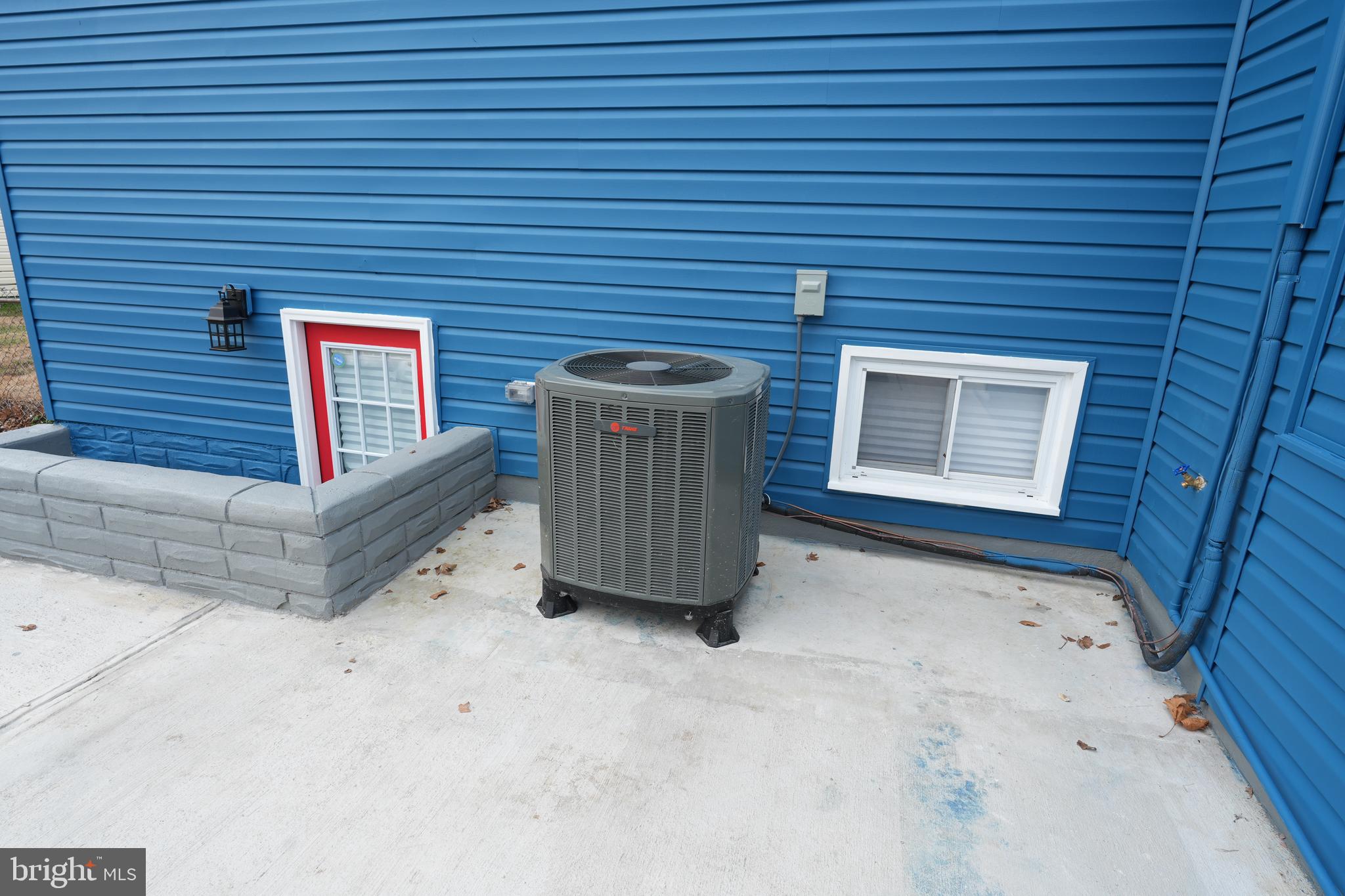 COUNTRY CLUB ESTATES - Residential