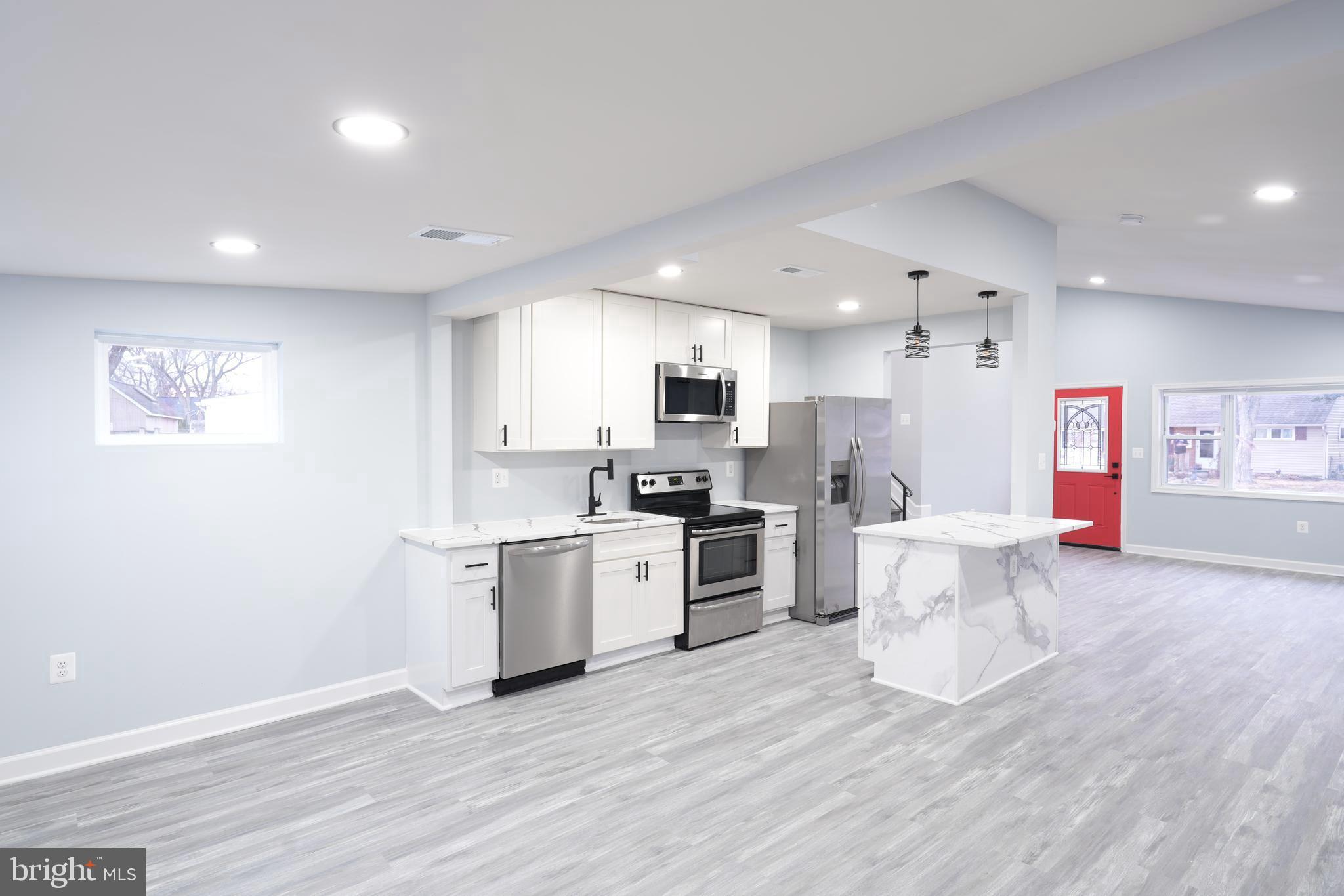 COUNTRY CLUB ESTATES - Residential