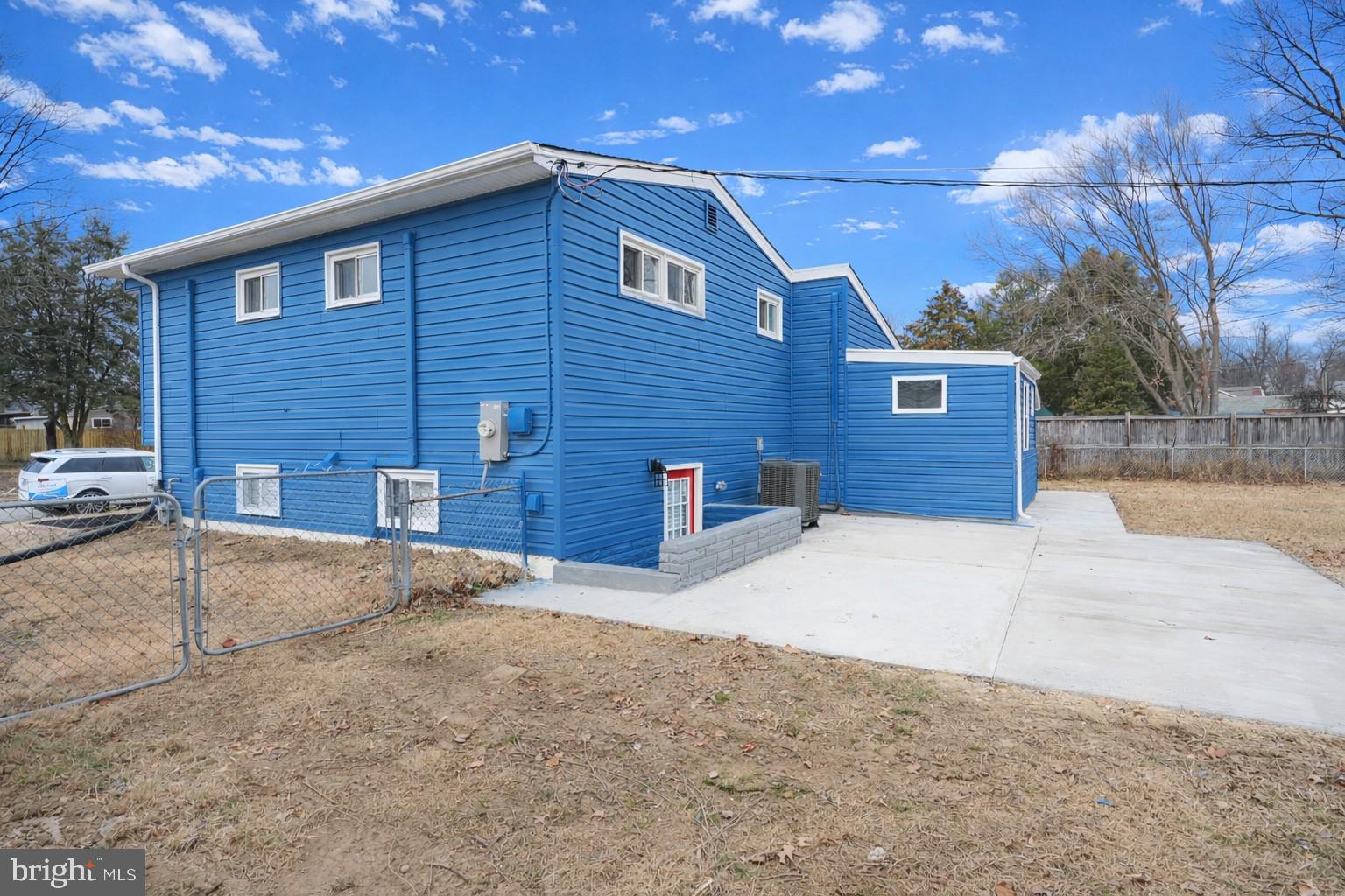 COUNTRY CLUB ESTATES - Residential