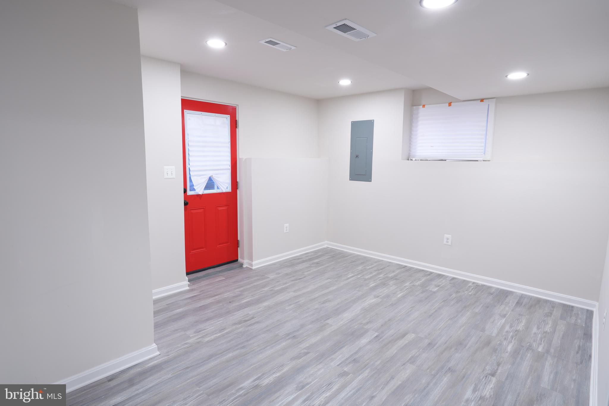 COUNTRY CLUB ESTATES - Residential